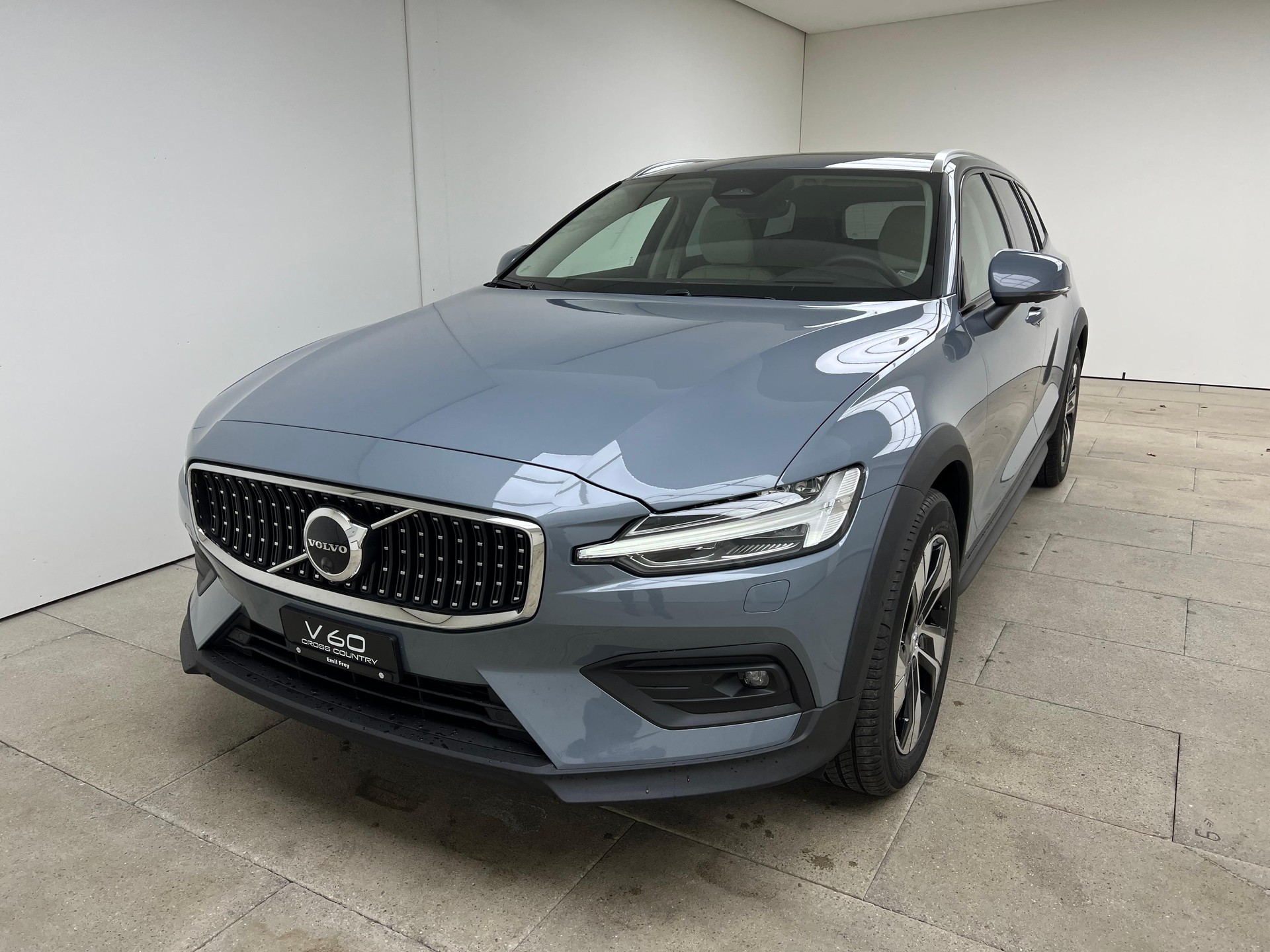 VOLVO V60 Cross Country 2.0 B4 Ultimate AWD-image-0