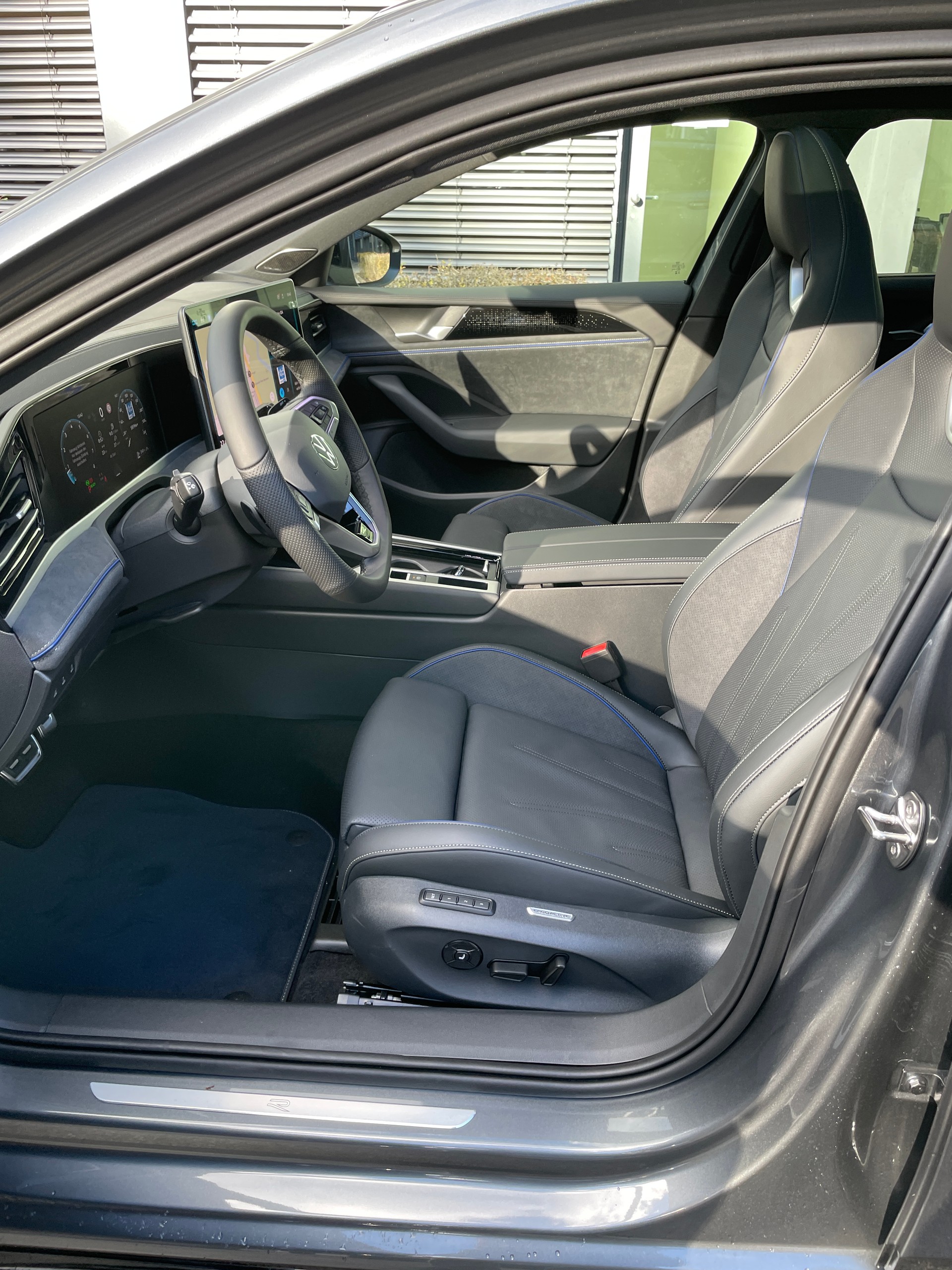 VW Passat Variant 1.5eTSI R-Line DSG-image-11