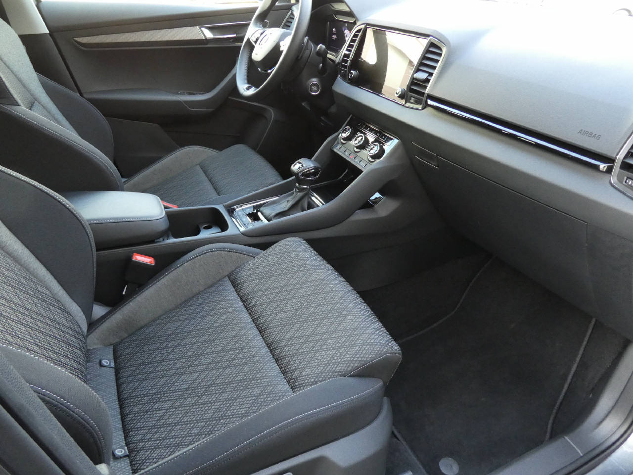 SKODA Karoq 1.5 TSI Style DSG-image-9