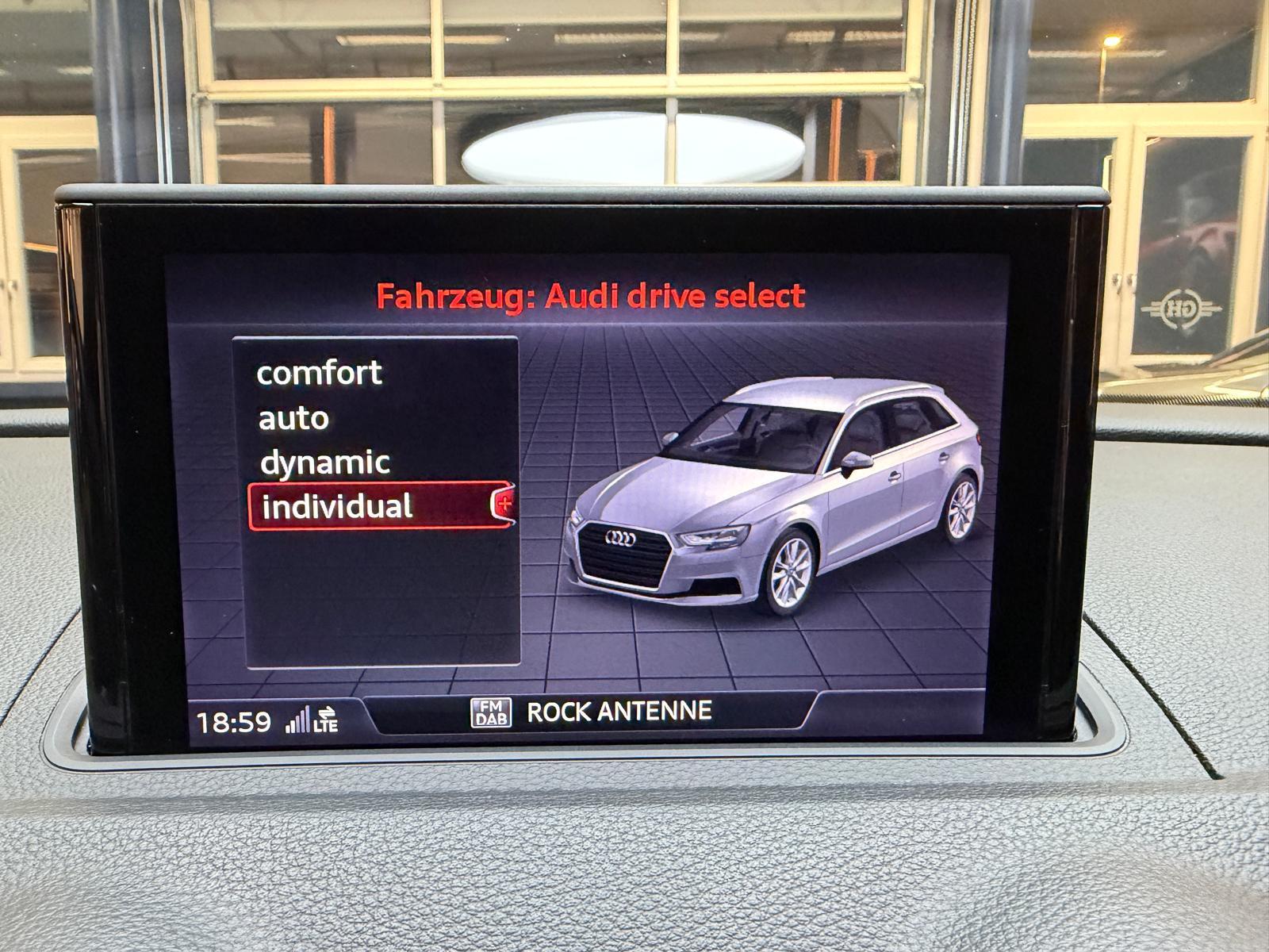 AUDI RS3 Sportback 2.5 T FSI quattro S-Tronic-image-22