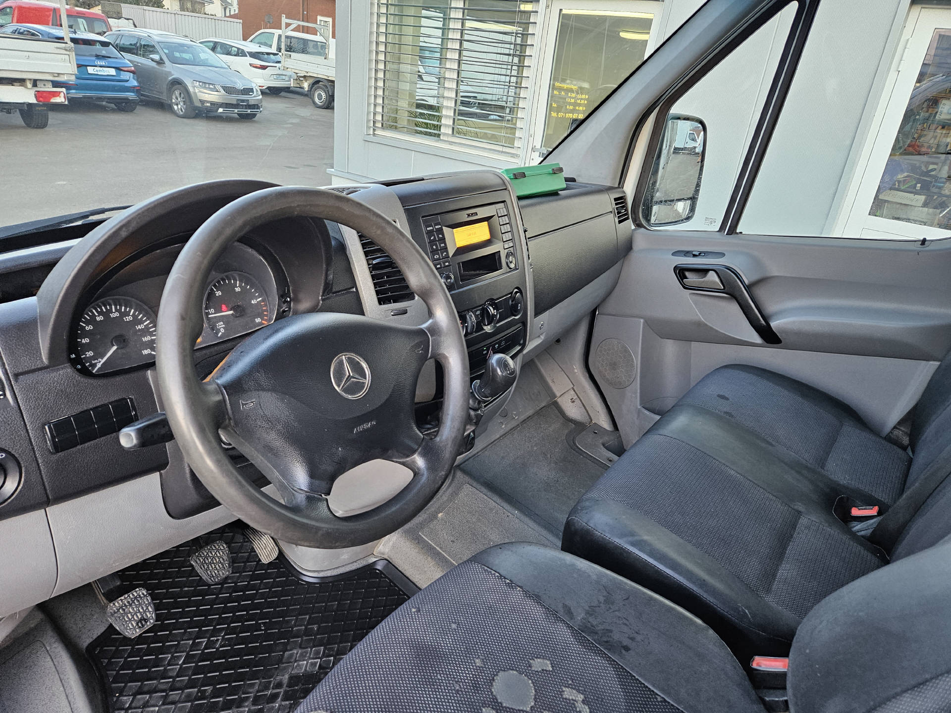 MERCEDES-BENZ Sprinter 314 DKab.-Ch. 3665 2.2 CDI 143 * Kipper * 7- Plätzer * Anhängelast 3'500 KG *-image-10