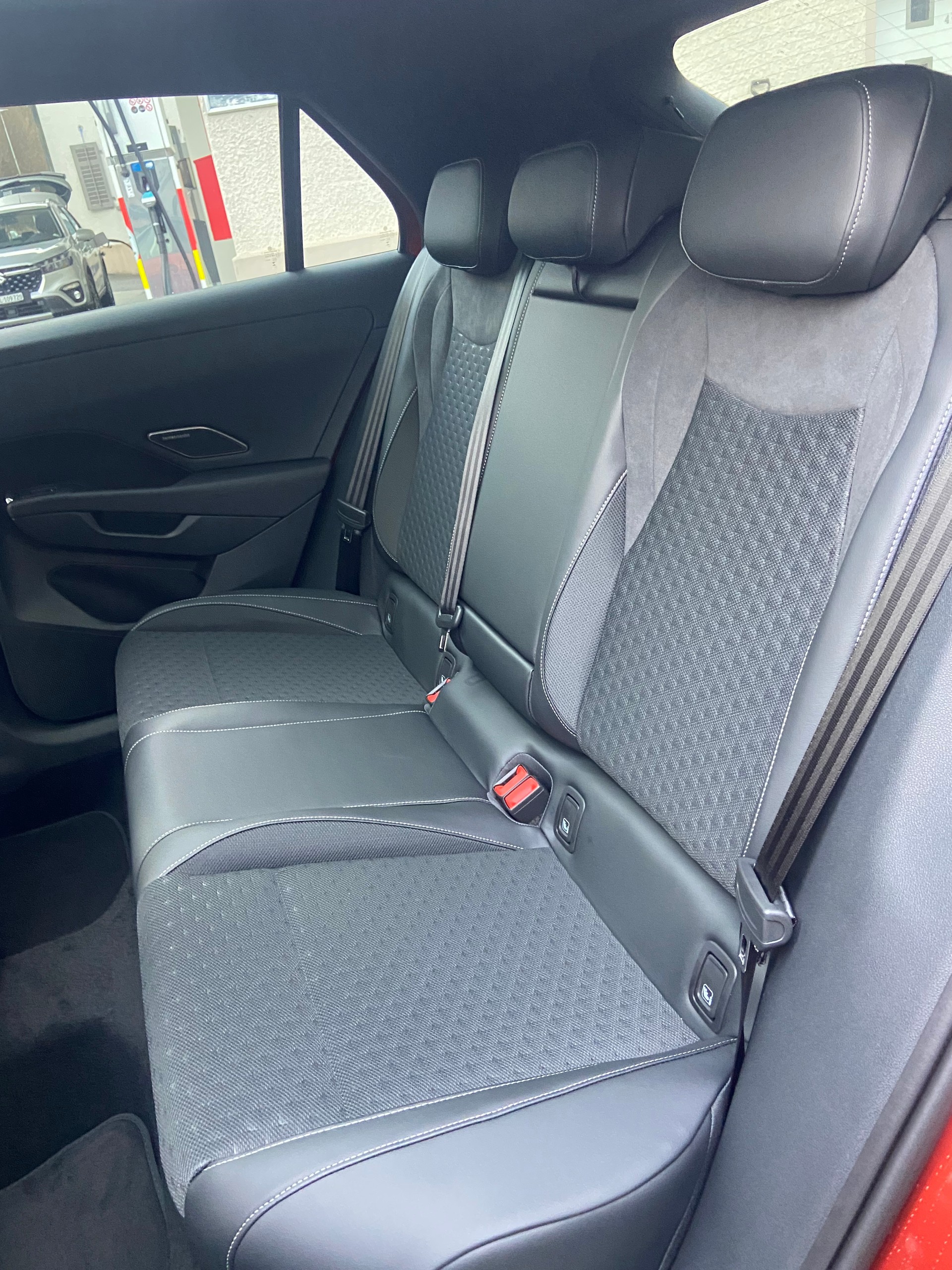 VW T-Roc 1.5 eTSI mHEV R-Line DSG-image-9