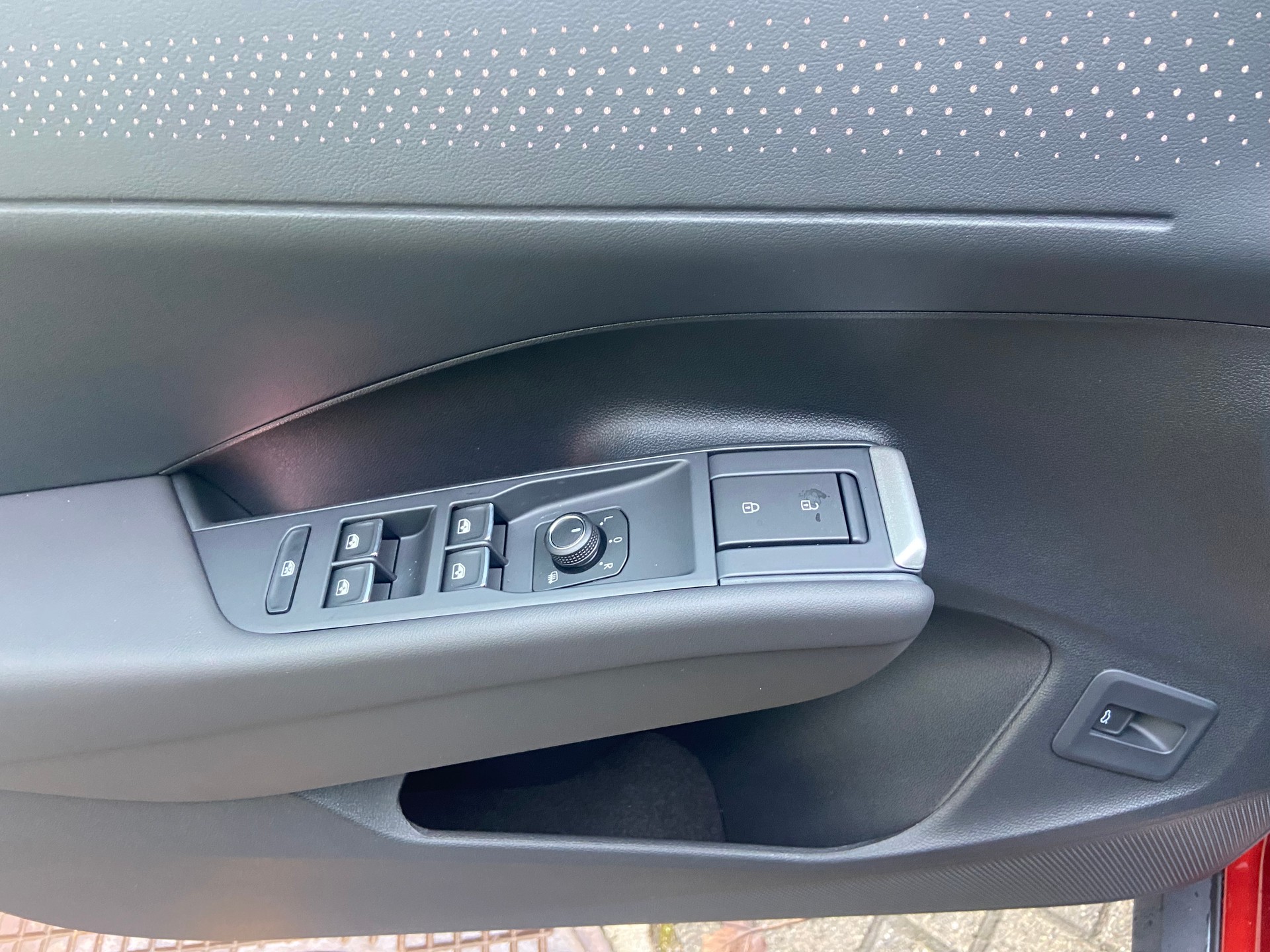 VW T-Roc 1.5 eTSI mHEV R-Line DSG-image-14