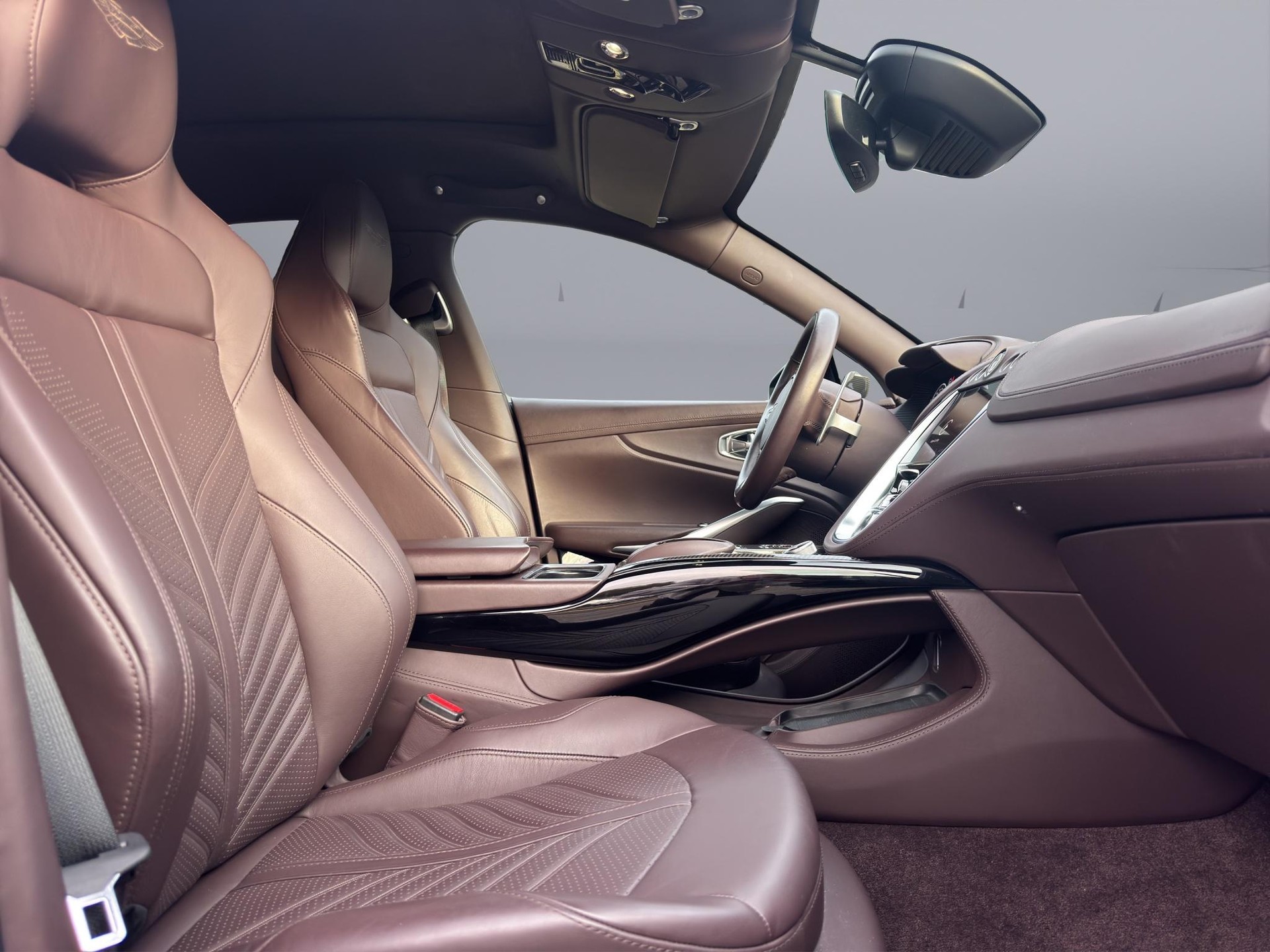 ASTON MARTIN DBX 707 4.0 V8 Bi-Turbo-image-15