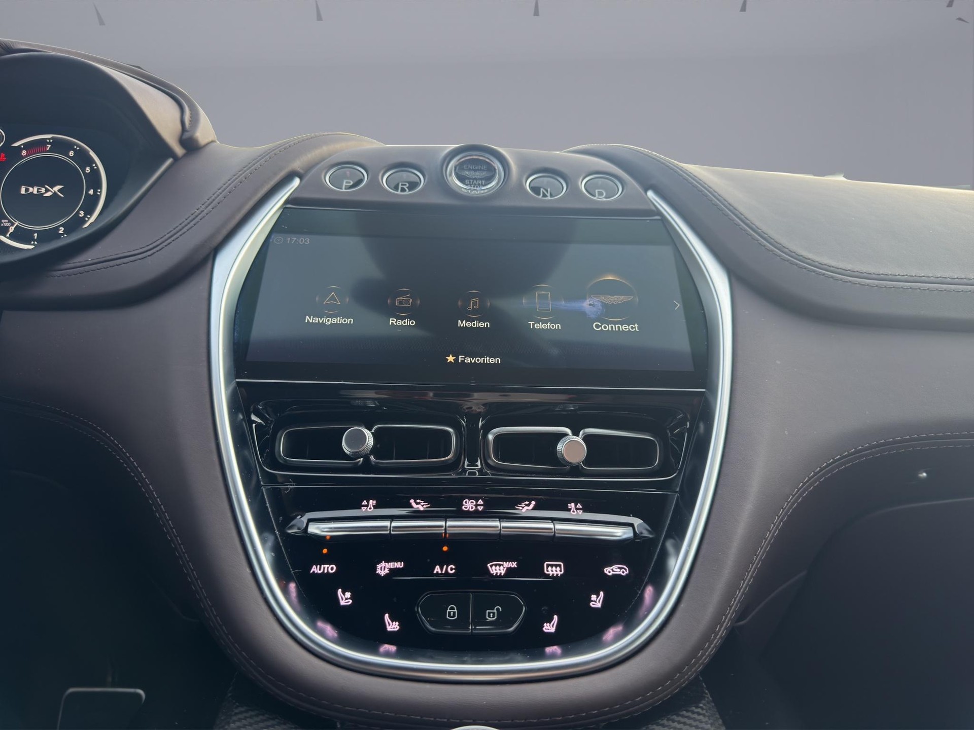 ASTON MARTIN DBX 707 4.0 V8 Bi-Turbo-image-14