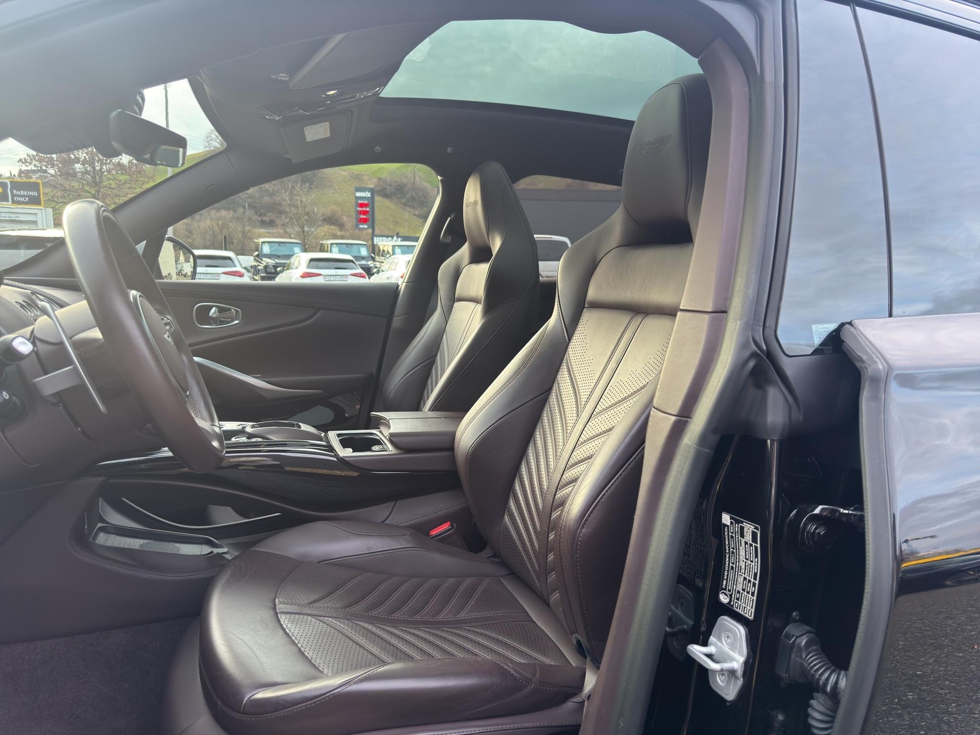 ASTON MARTIN DBX 707 4.0 V8 Bi-Turbo-image-21