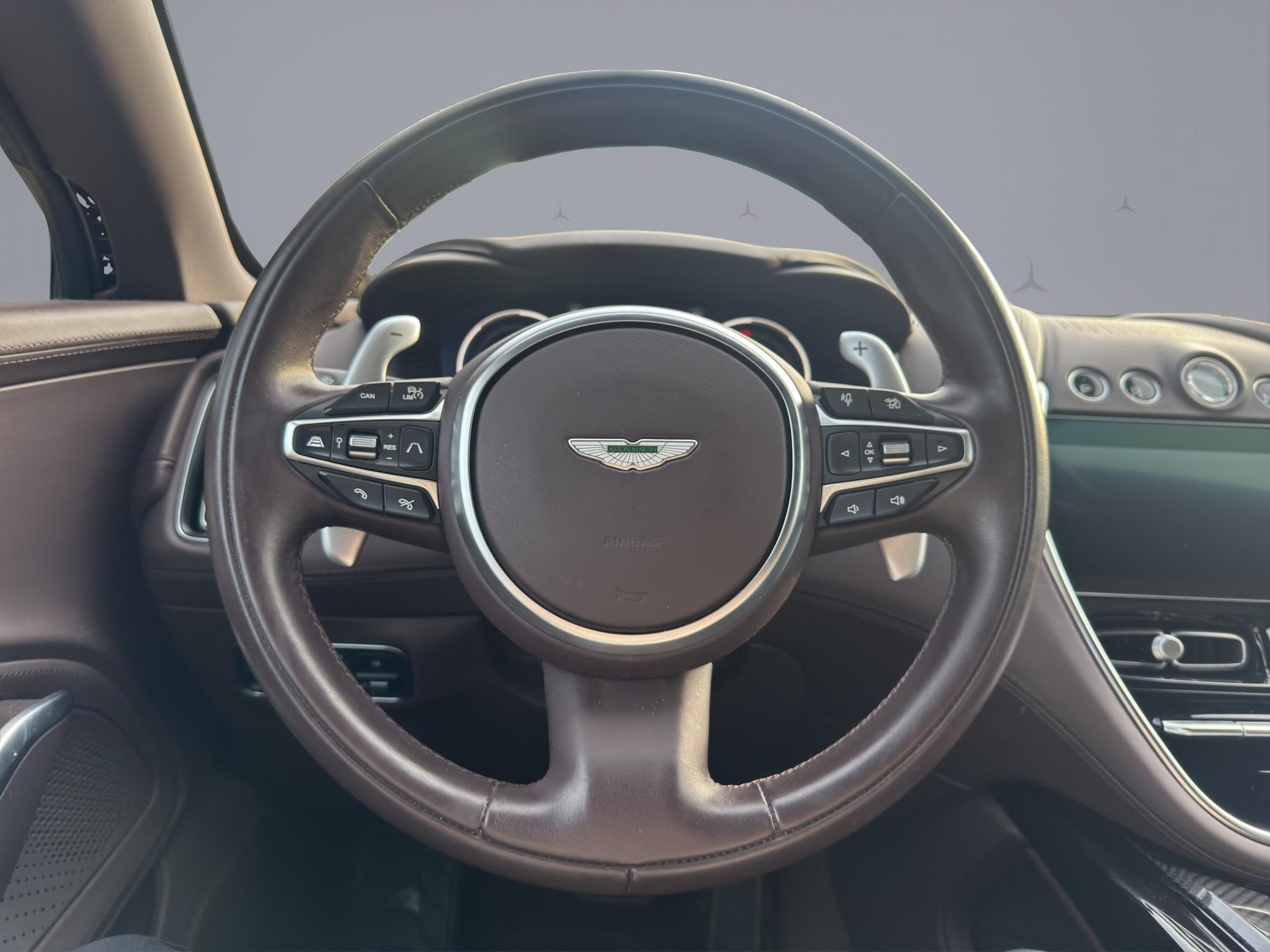ASTON MARTIN DBX 707 4.0 V8 Bi-Turbo-image-9