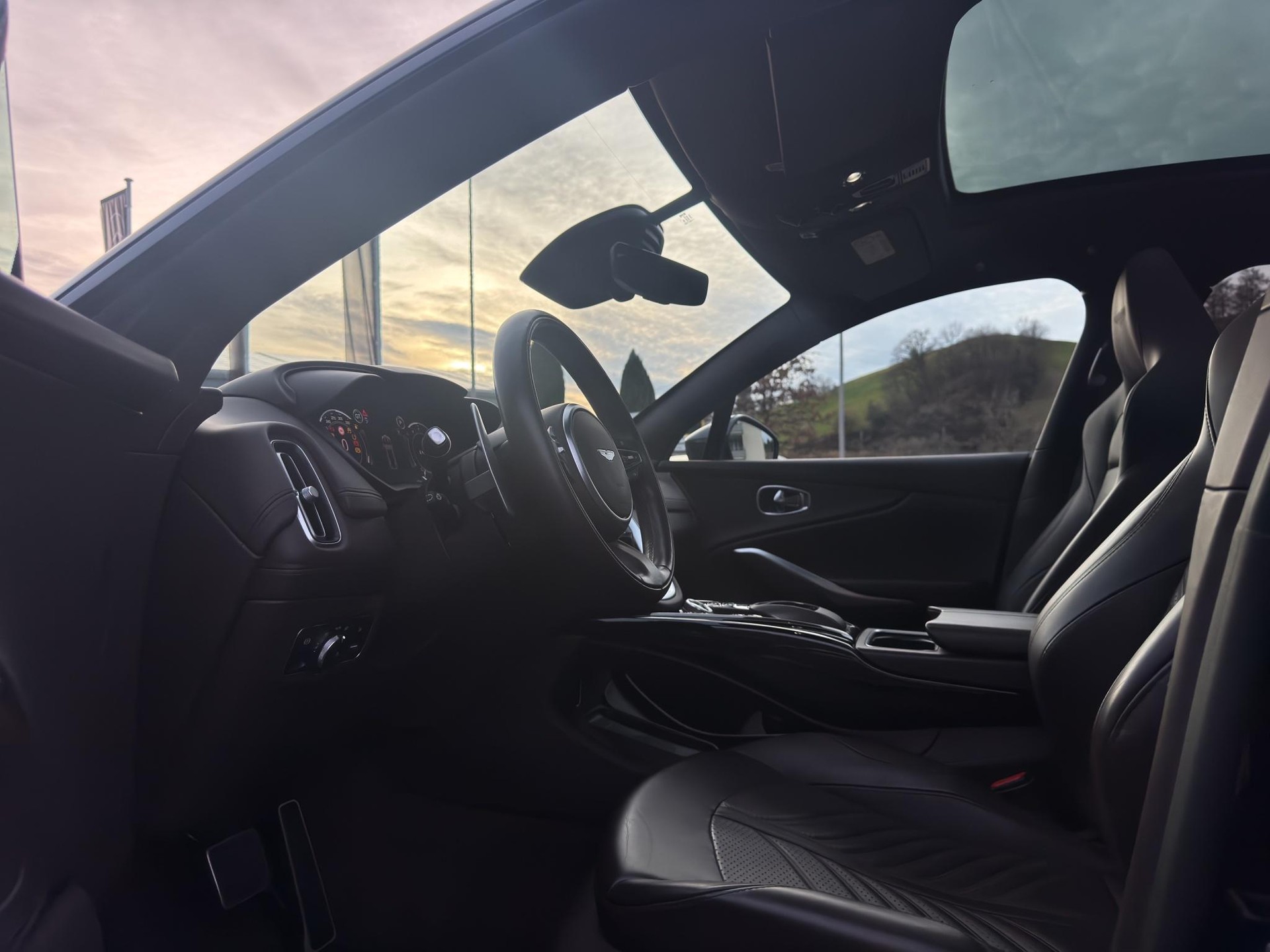ASTON MARTIN DBX 707 4.0 V8 Bi-Turbo-image-20