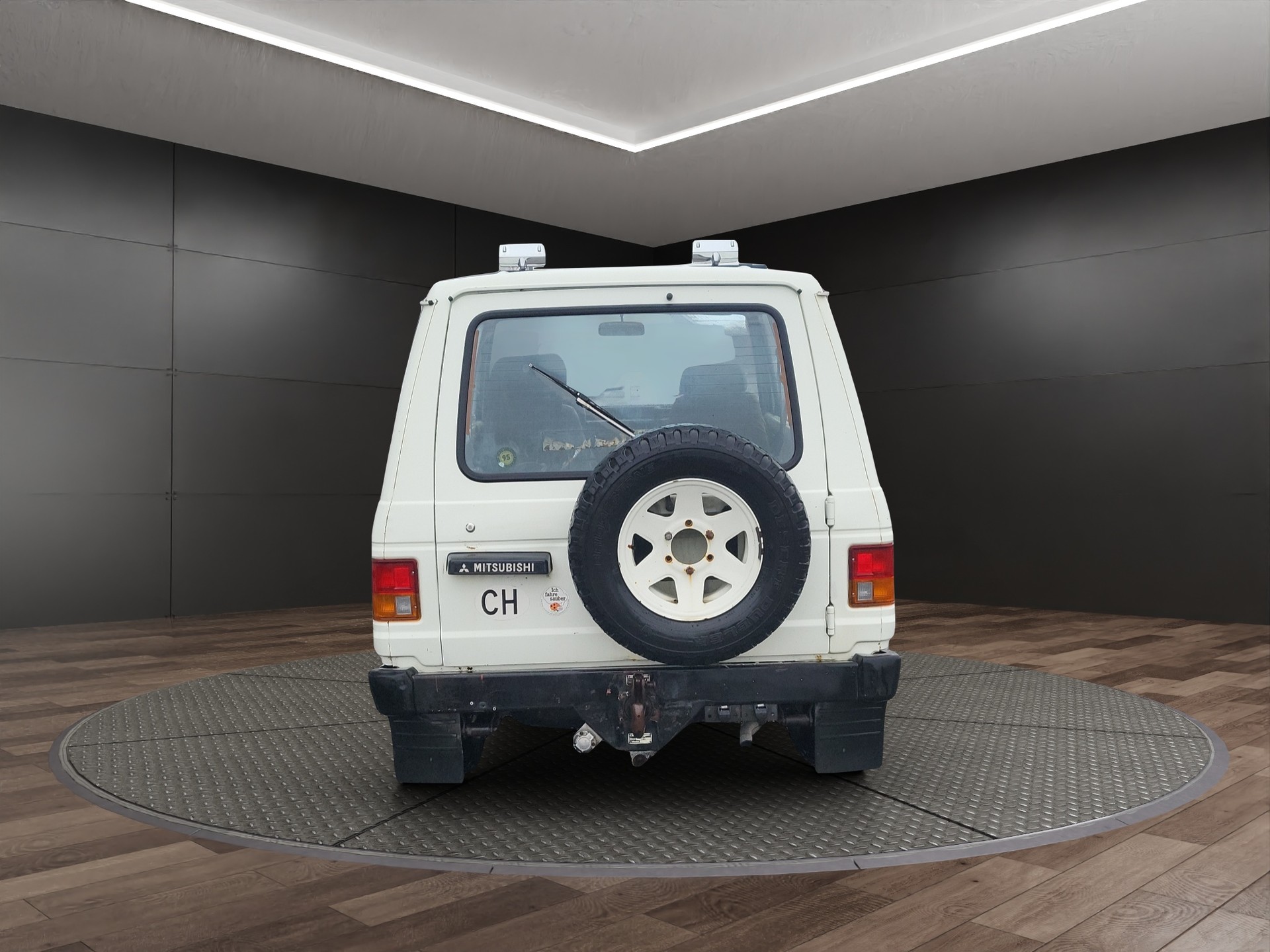 MITSUBISHI Pajero 2.6 Metal Top-image-2