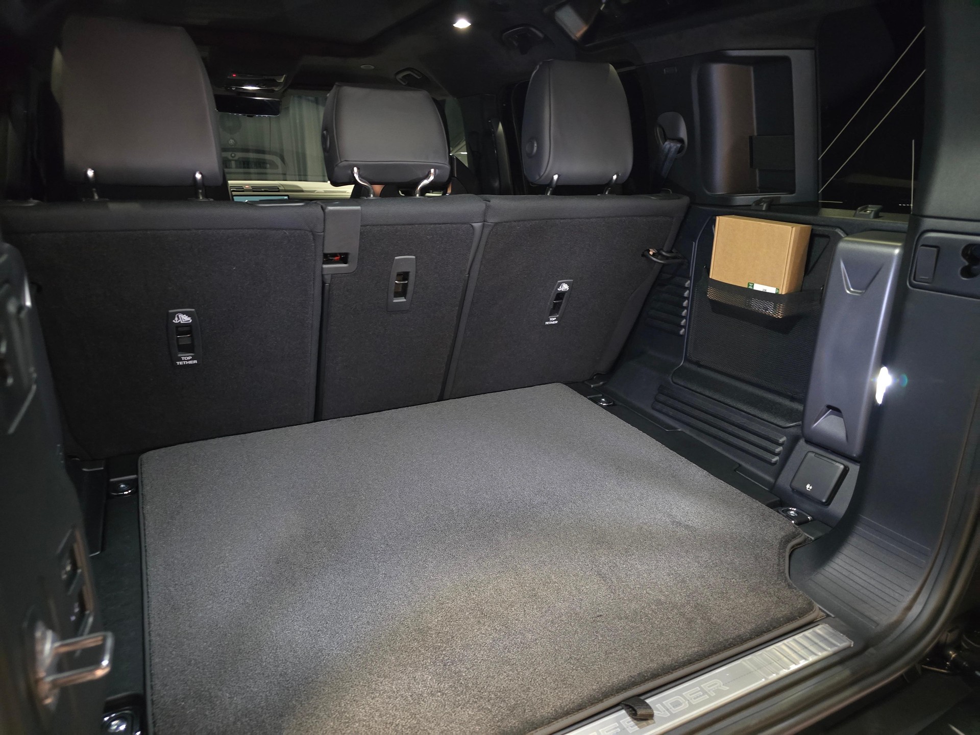 LAND ROVER Defender 110 4.4 V8 Octa Black-image-5