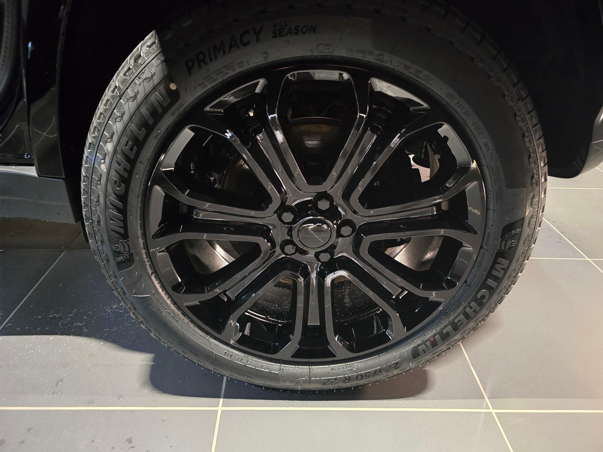 LAND ROVER Defender 110 4.4 V8 Octa Black-showroom-element-3