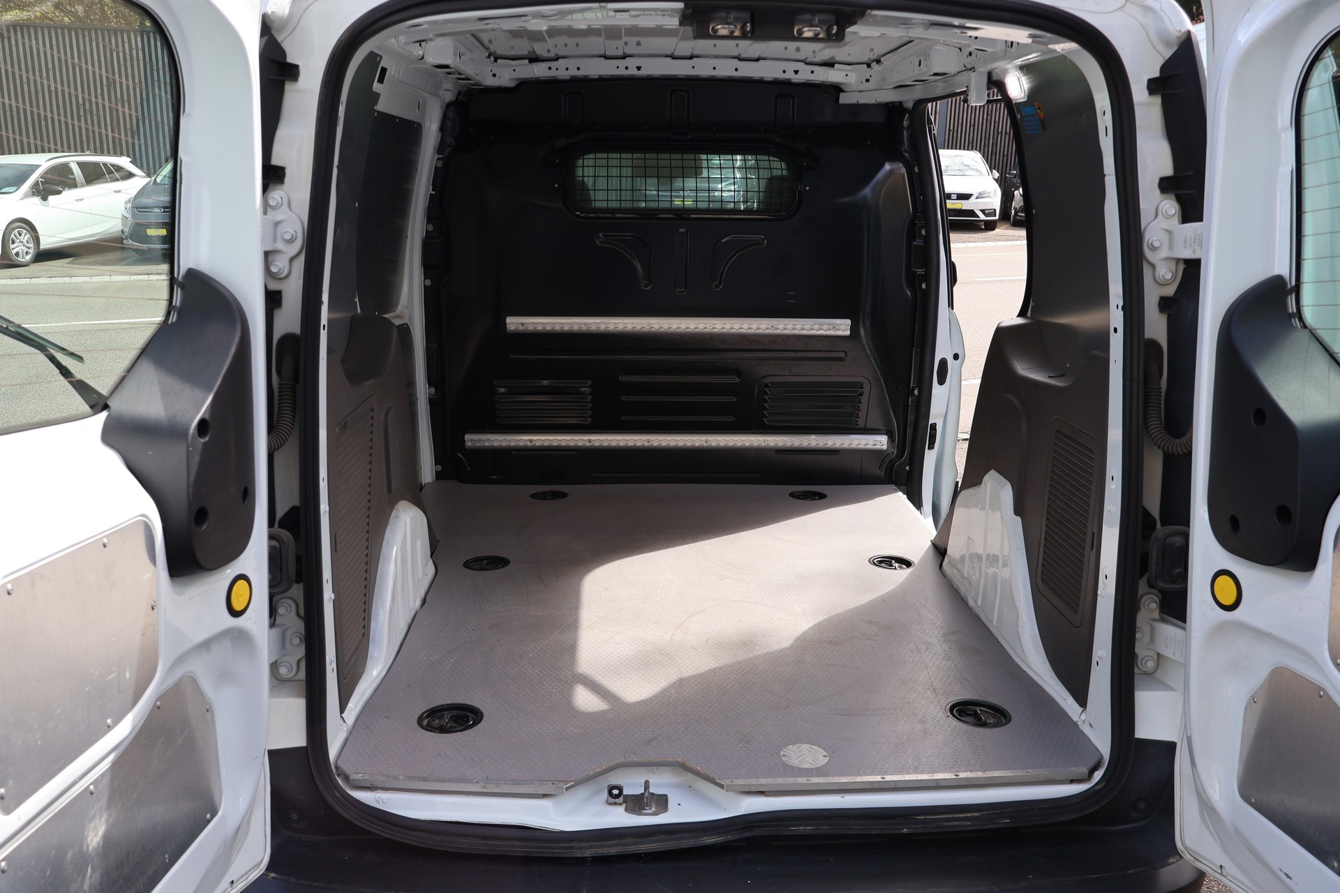FORD Transit Connect Van T200 1.5 Eco Blue Ambiente-image-8