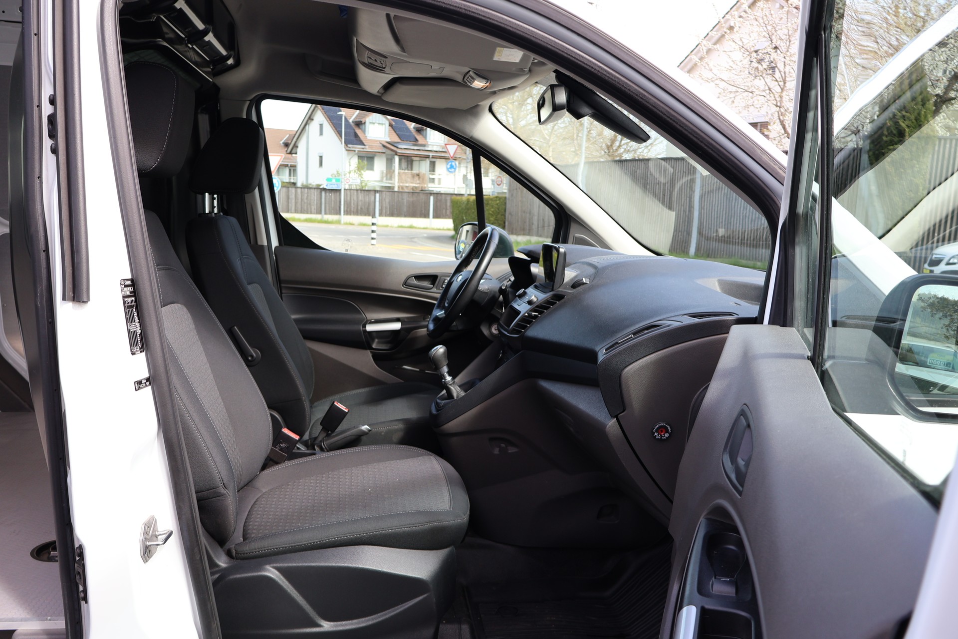 FORD Transit Connect Van T200 1.5 Eco Blue Ambiente-image-11