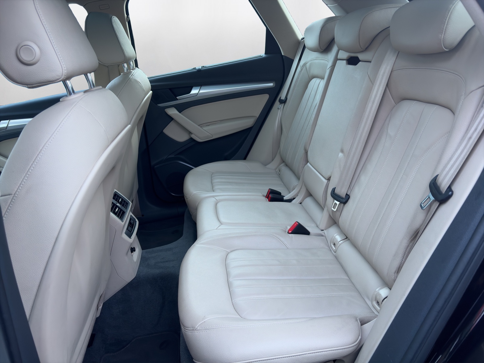 AUDI Q5 45 TFSI design quattro S-tronic-image-10