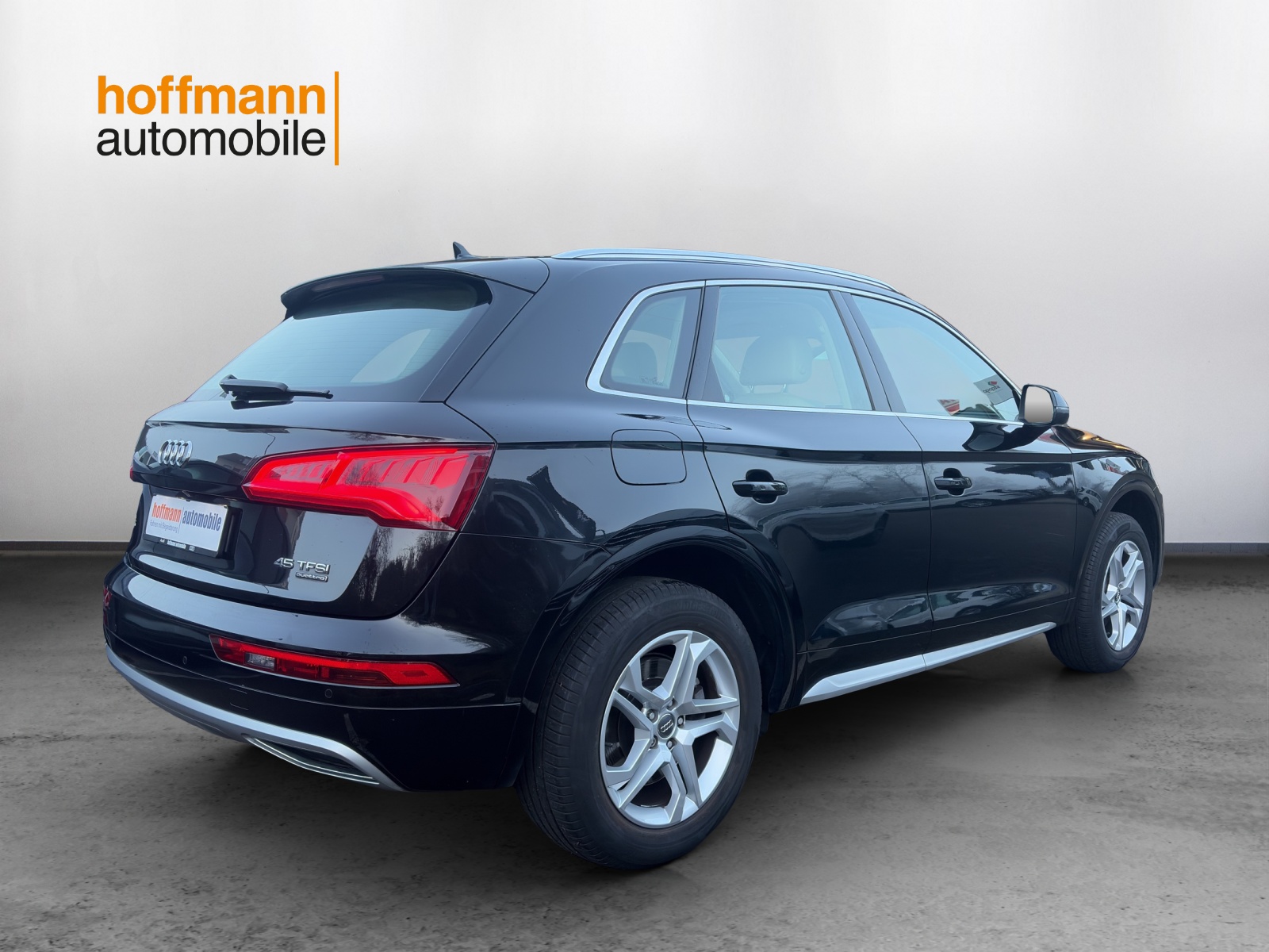 AUDI Q5 45 TFSI design quattro S-tronic-image-3