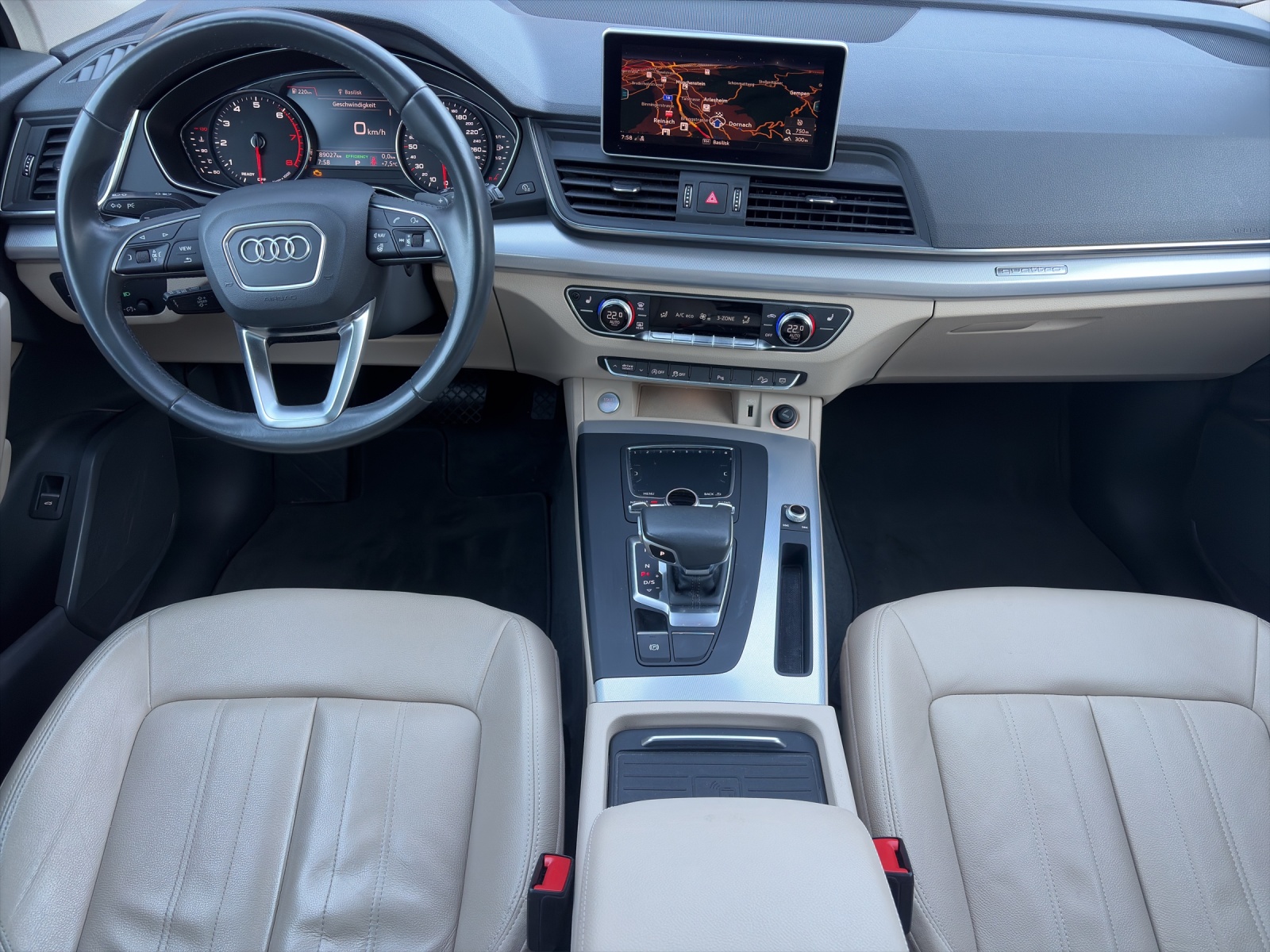 AUDI Q5 45 TFSI design quattro S-tronic-image-6