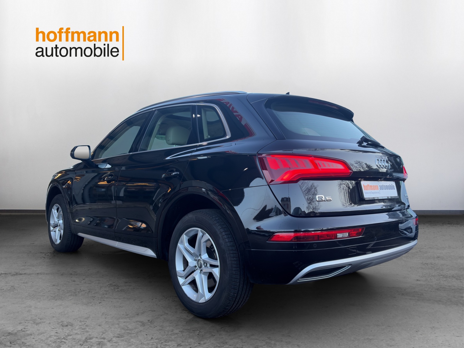 AUDI Q5 45 TFSI design quattro S-tronic-image-5