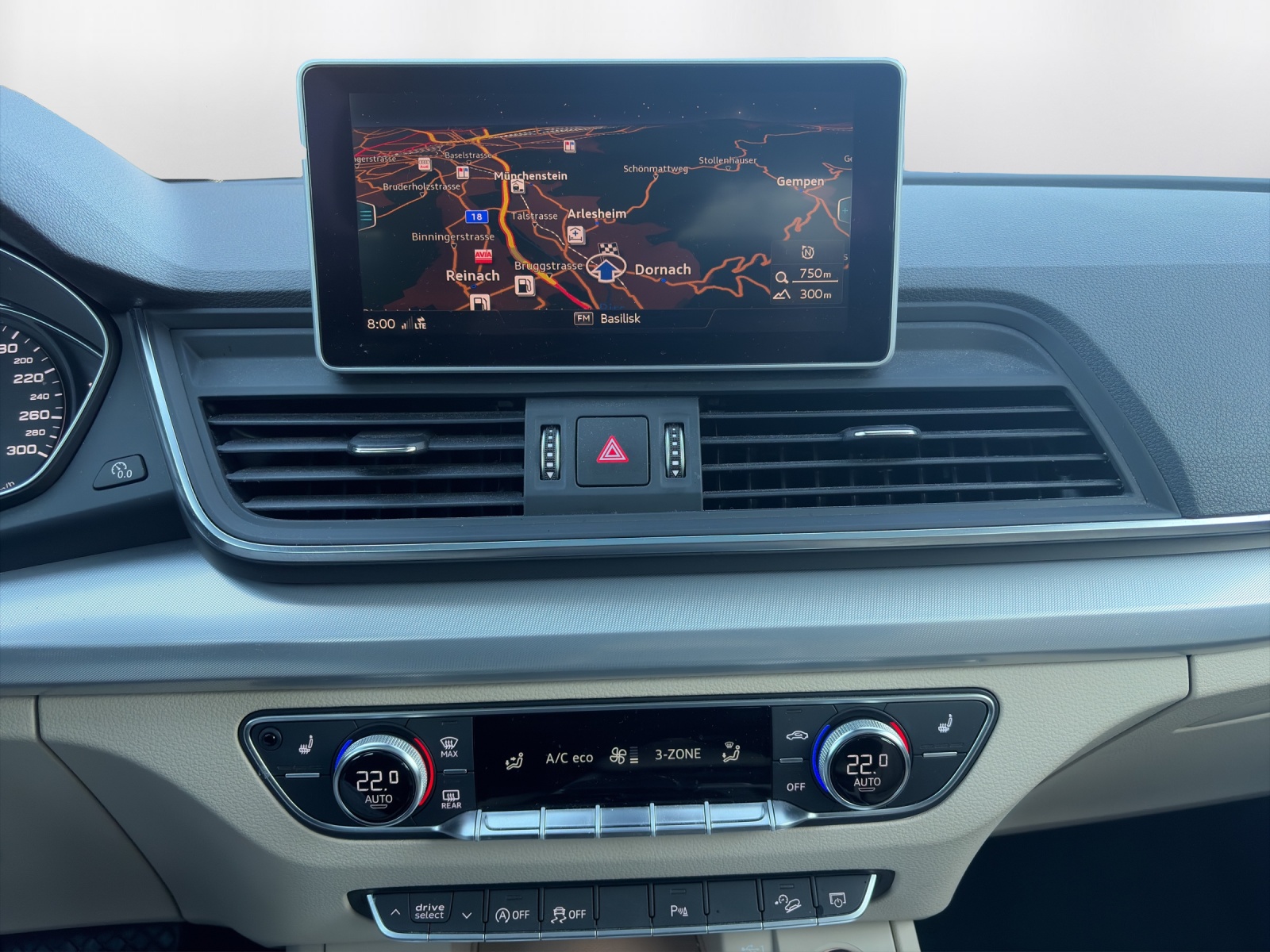 AUDI Q5 45 TFSI design quattro S-tronic-image-8