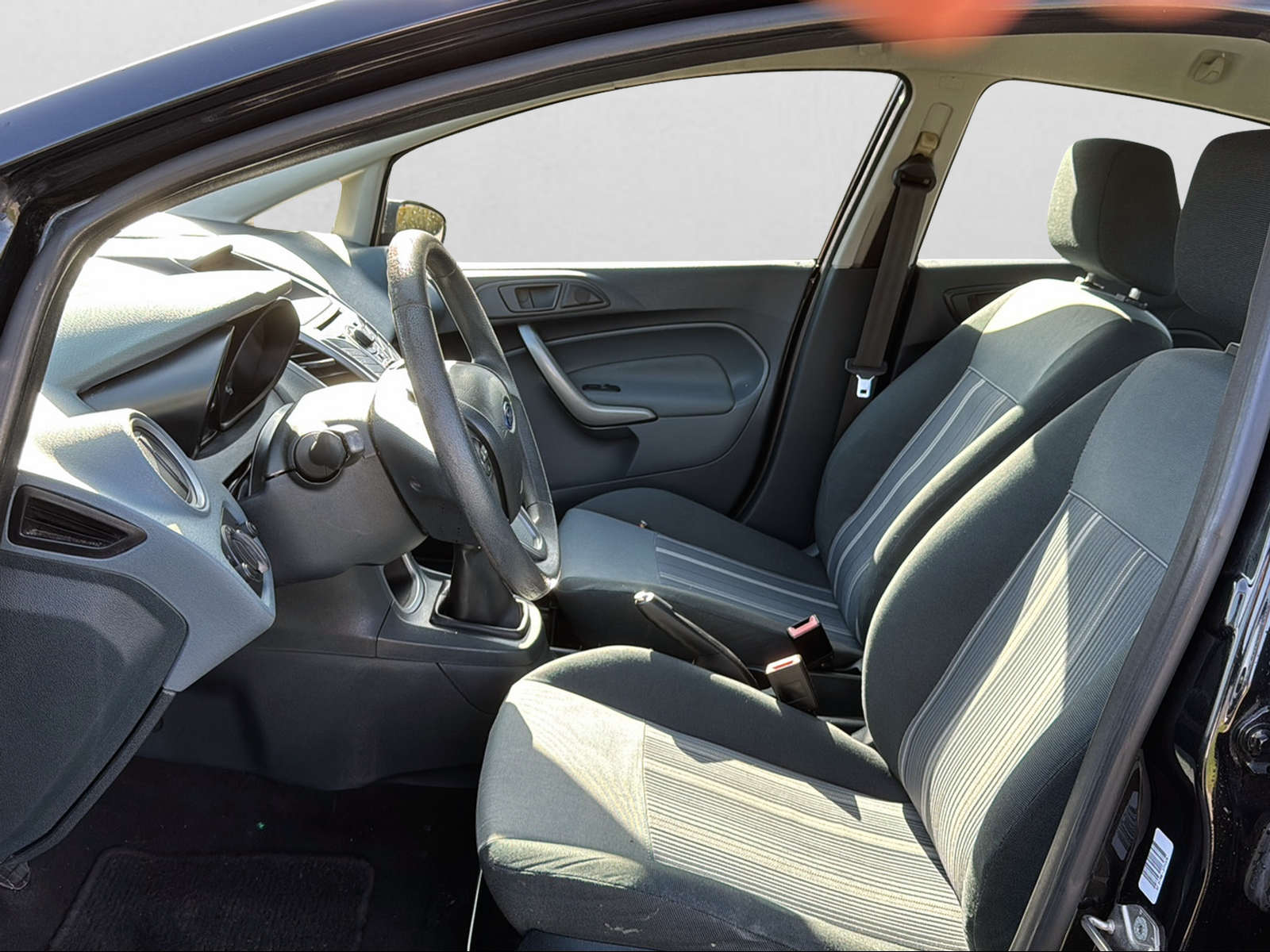 FORD Fiesta 1.25 16V Titanium-image-9