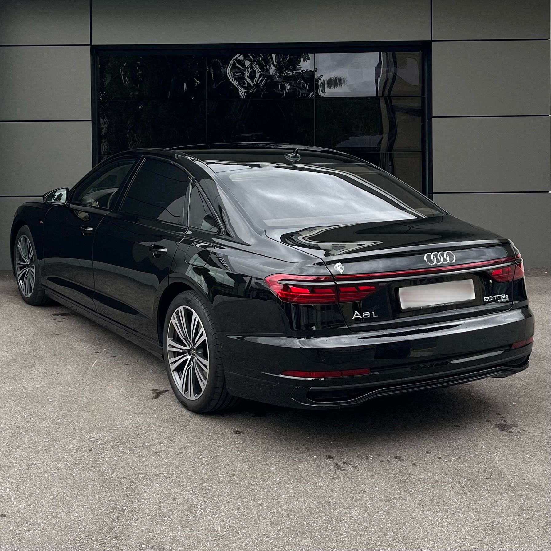 AUDI A8 60 TFSI e quattro tiptronic-image-5