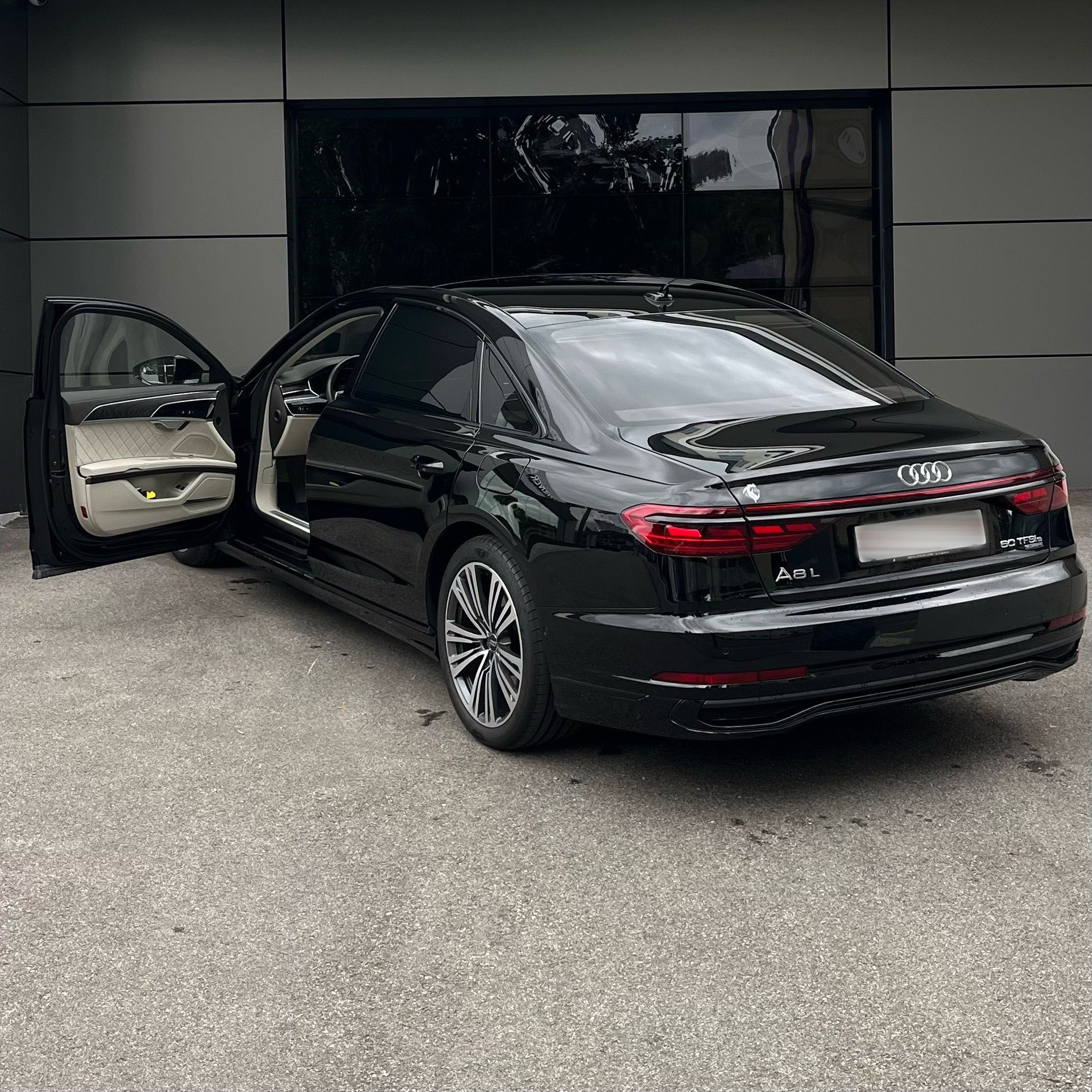 AUDI A8 60 TFSI e quattro tiptronic-image-4