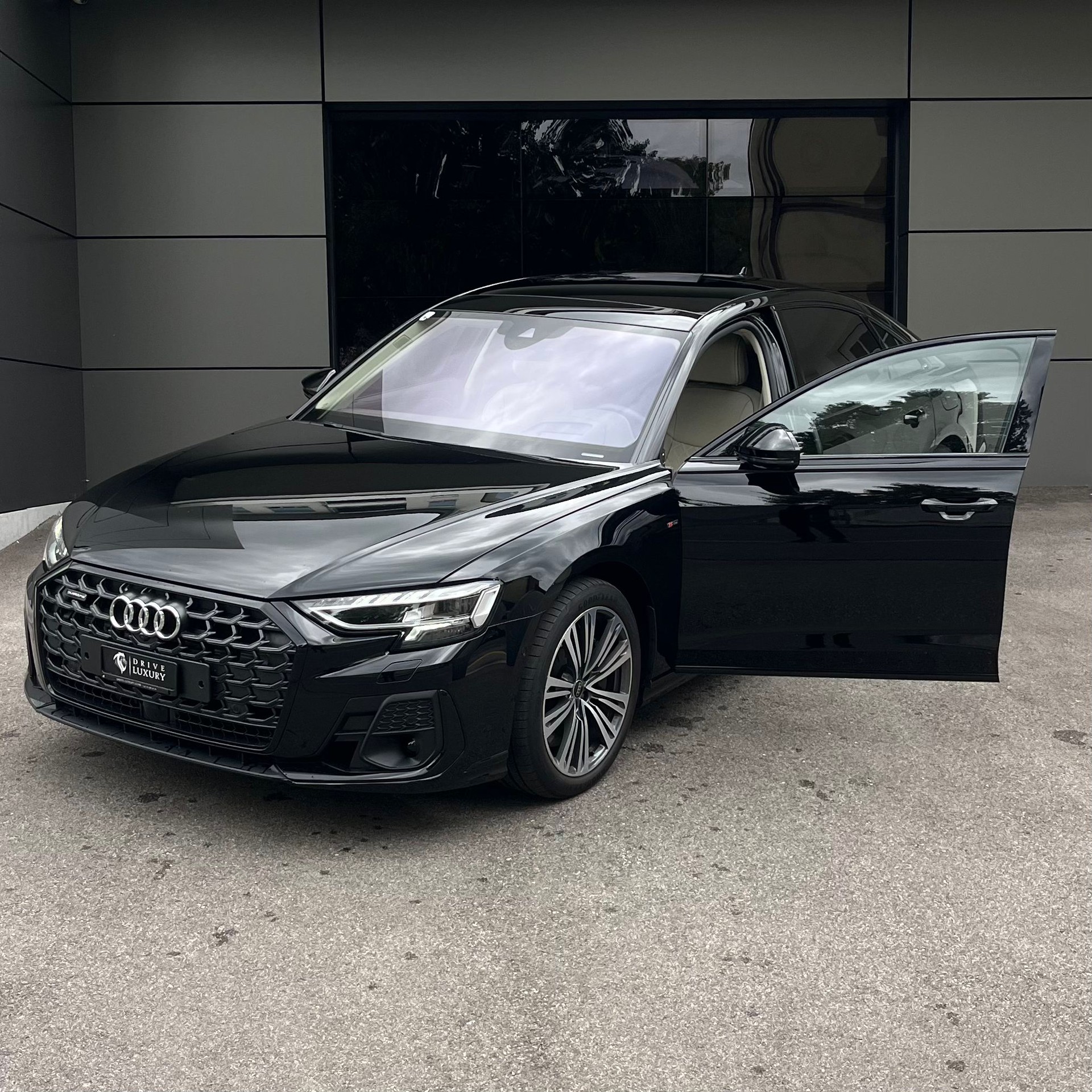 AUDI A8 60 TFSI e quattro tiptronic-image-1