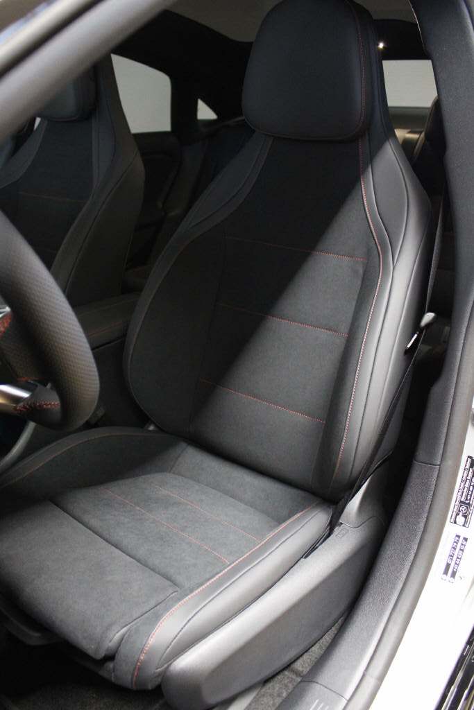MERCEDES-BENZ CLA 220 4Matic AMG Line-image-5