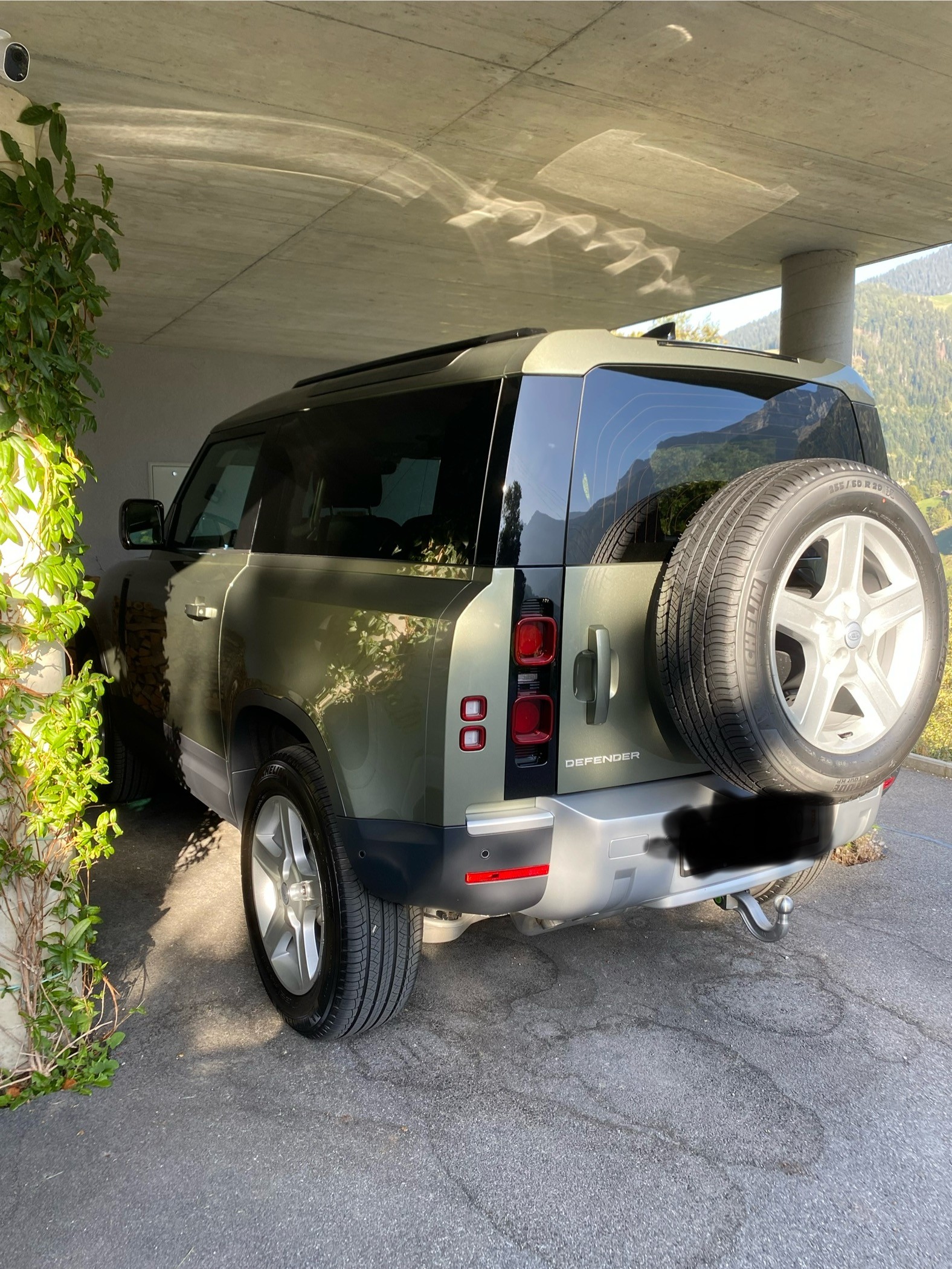 LAND ROVER Defender 90 3.0D I6 200 SE AT8-image-1