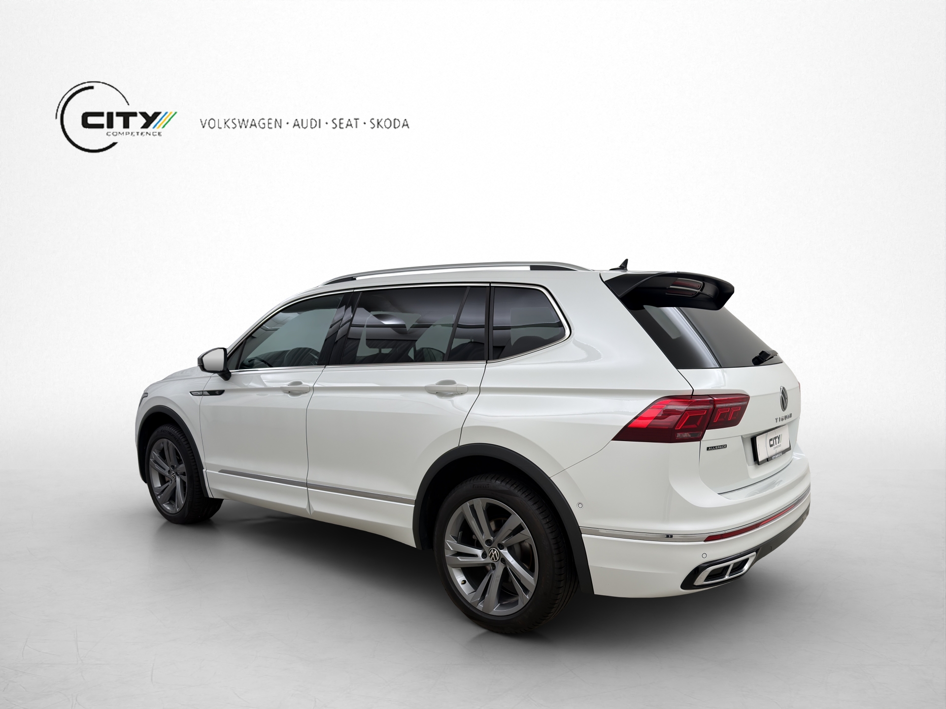 VW Tiguan Allspace 2.0 TSI R-Line DSG 4Motion-image-1