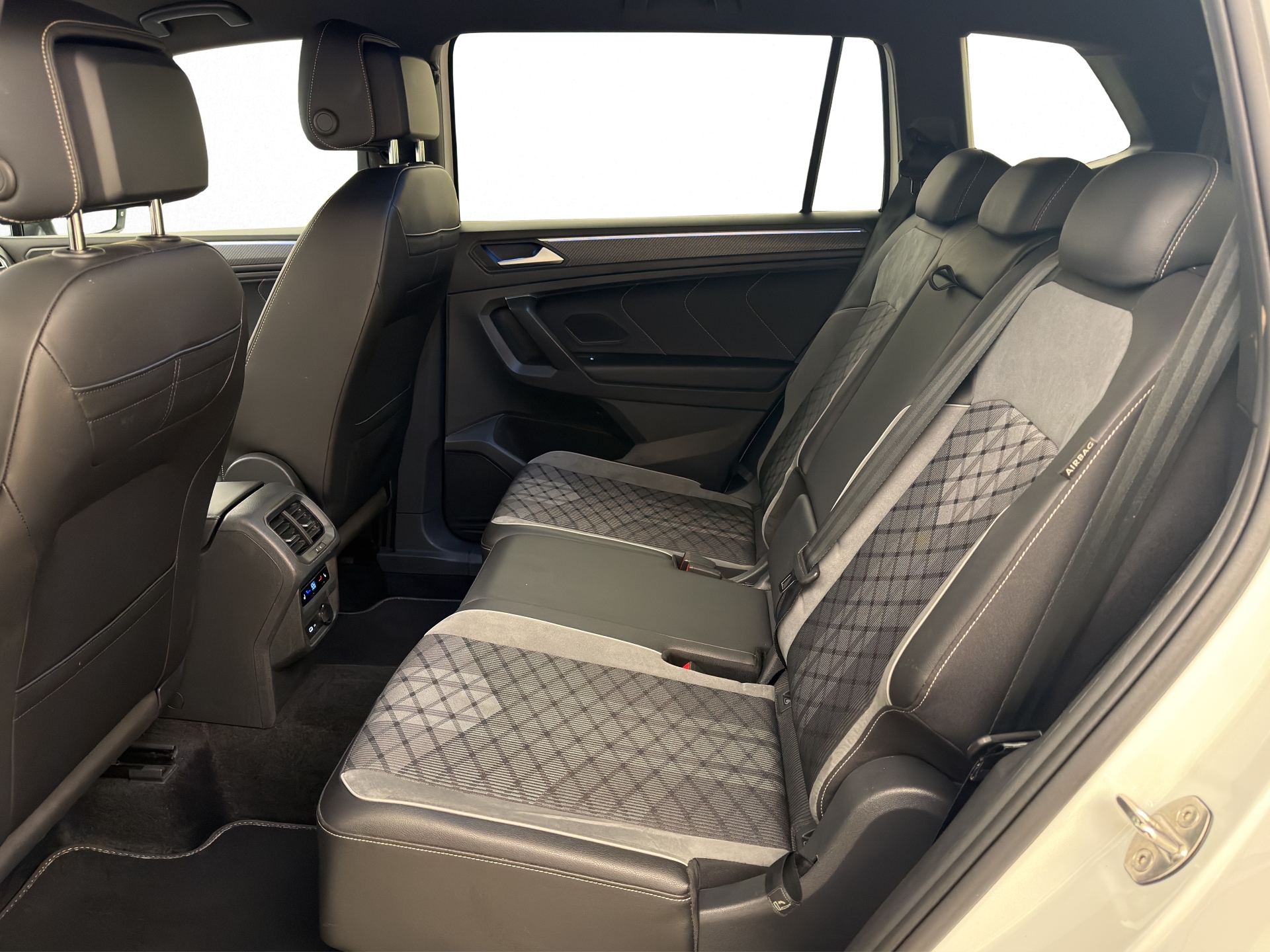 VW Tiguan Allspace 2.0 TSI R-Line DSG 4Motion-image-7