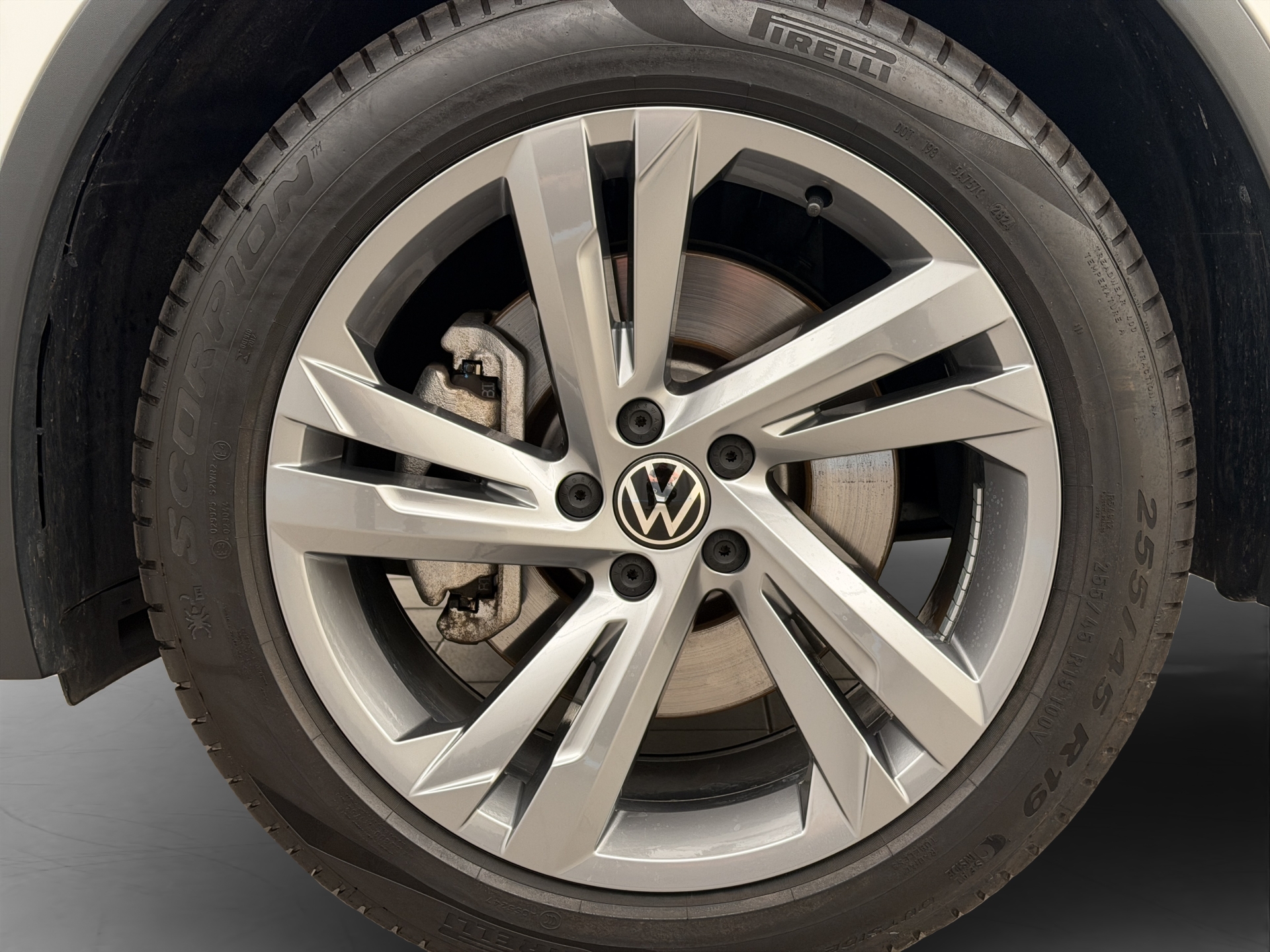 VW Tiguan Allspace 2.0 TSI R-Line DSG 4Motion-image-8