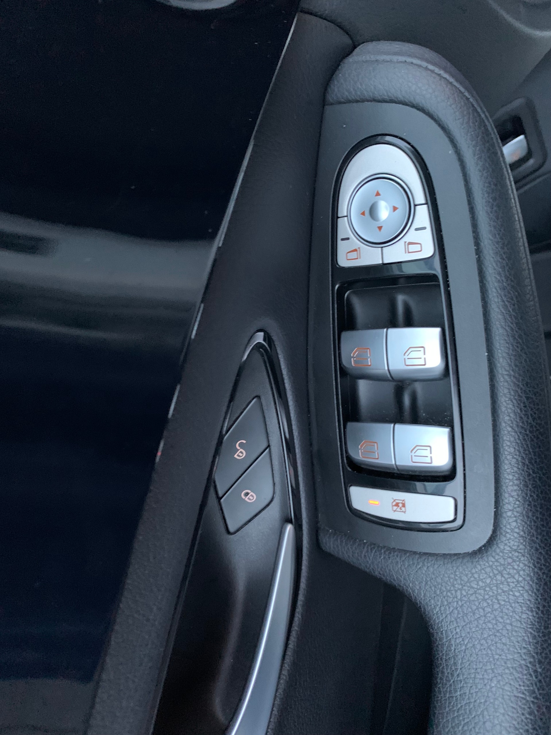 MERCEDES-BENZ C 220 d Swiss Star Exclusive 4Matic 9G-Tronic-image-8