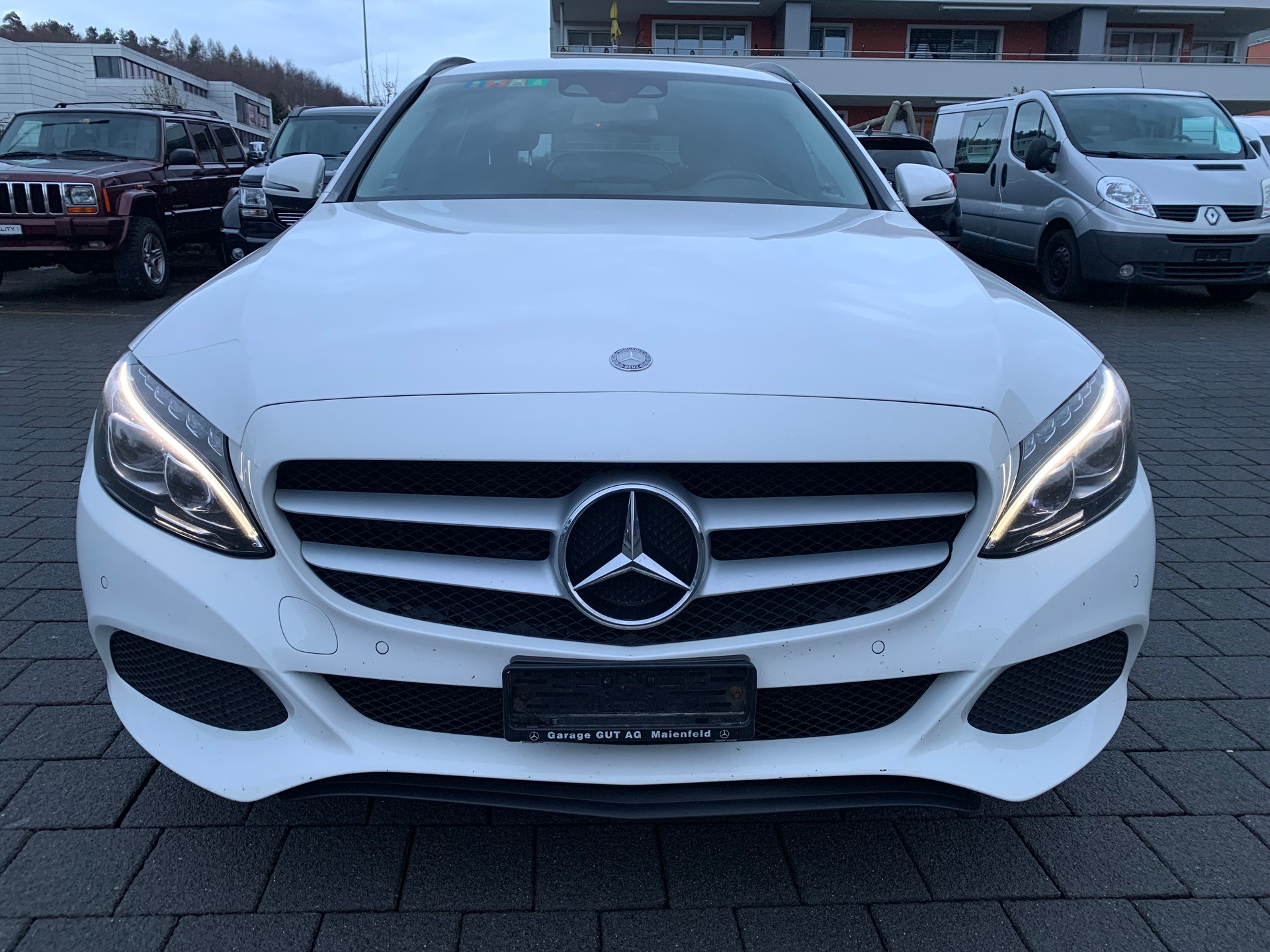 MERCEDES-BENZ C 220 d Swiss Star Exclusive 4Matic 9G-Tronic-image-4