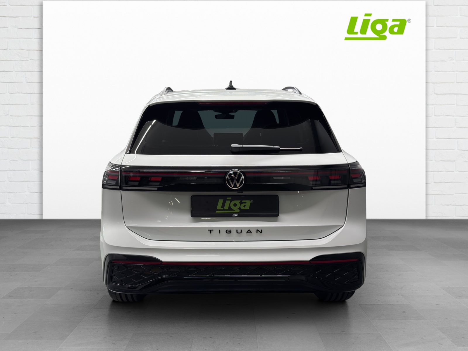 VW Tiguan 2.0 TSI R-Line Plus DSG 4motion-image-4