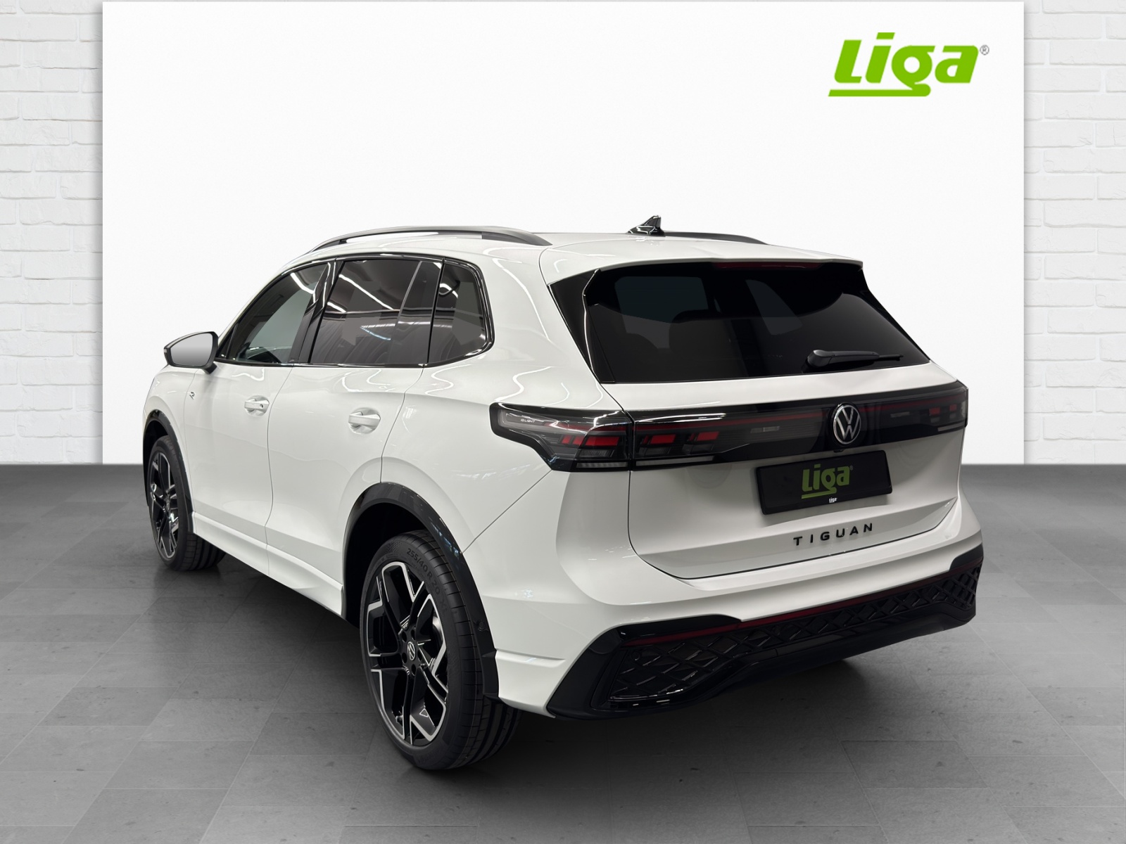 VW Tiguan 2.0 TSI R-Line Plus DSG 4motion-showroom-element-3