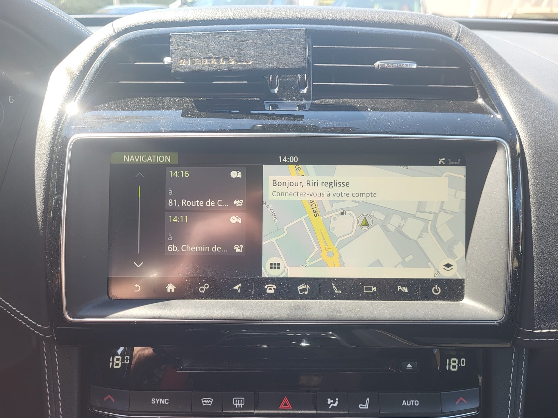 JAGUAR F-Pace 25t 2.0 R-Sport AWD Automatik-image-8