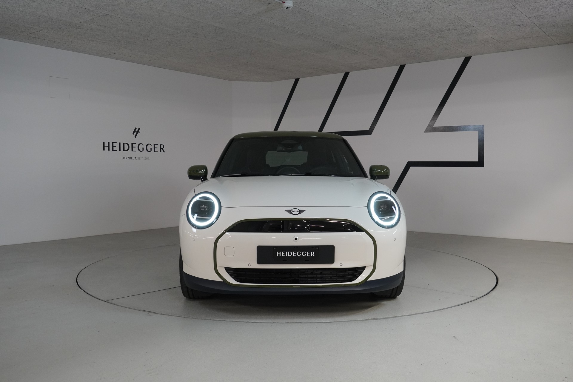 MINI Cooper SE Paul Smith Edition-image-1