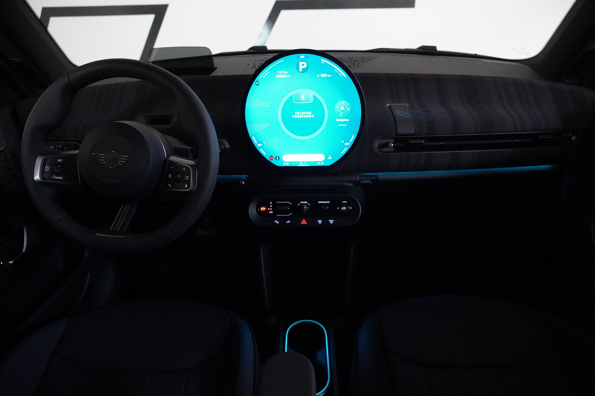MINI Cooper SE Paul Smith Edition-image-18