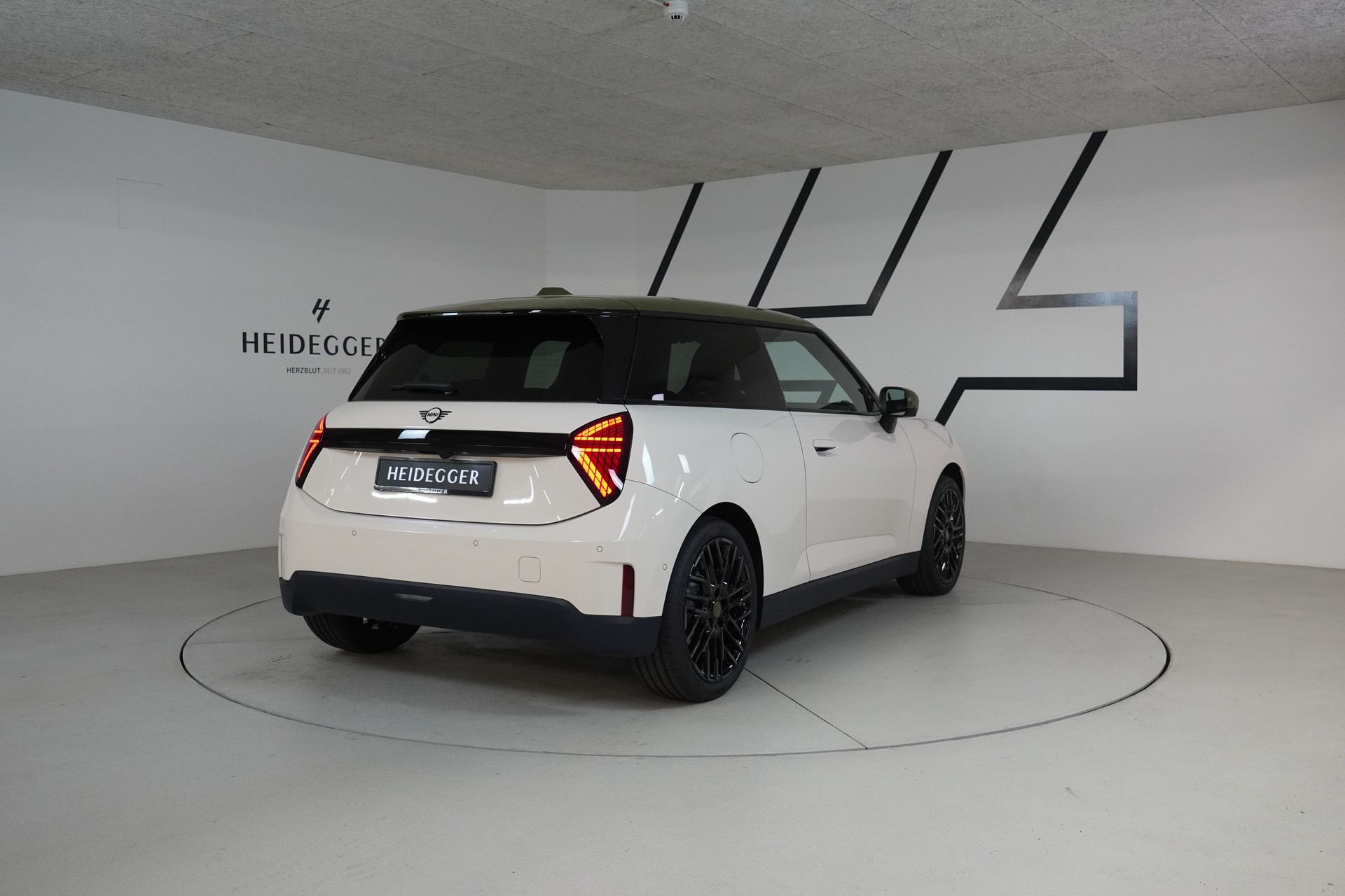 MINI Cooper SE Paul Smith Edition-image-6