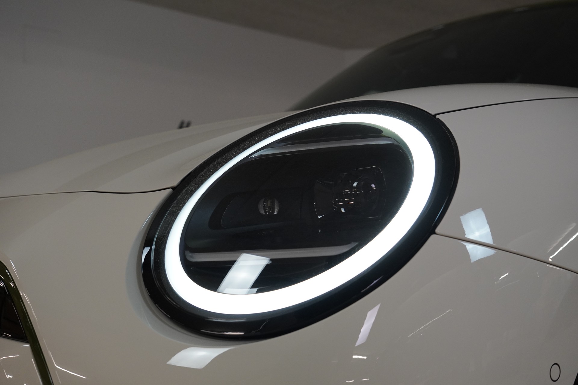 MINI Cooper SE Paul Smith Edition-image-8