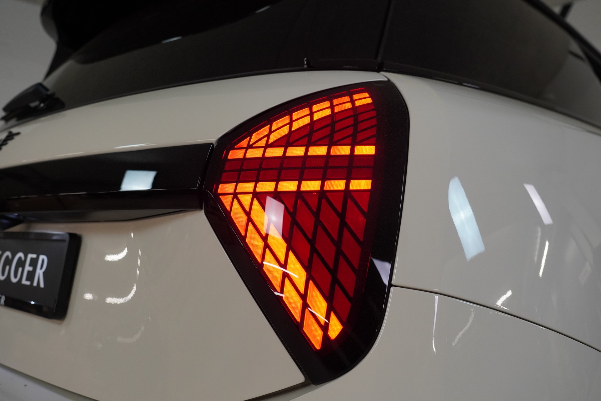 MINI Cooper SE Paul Smith Edition-image-16