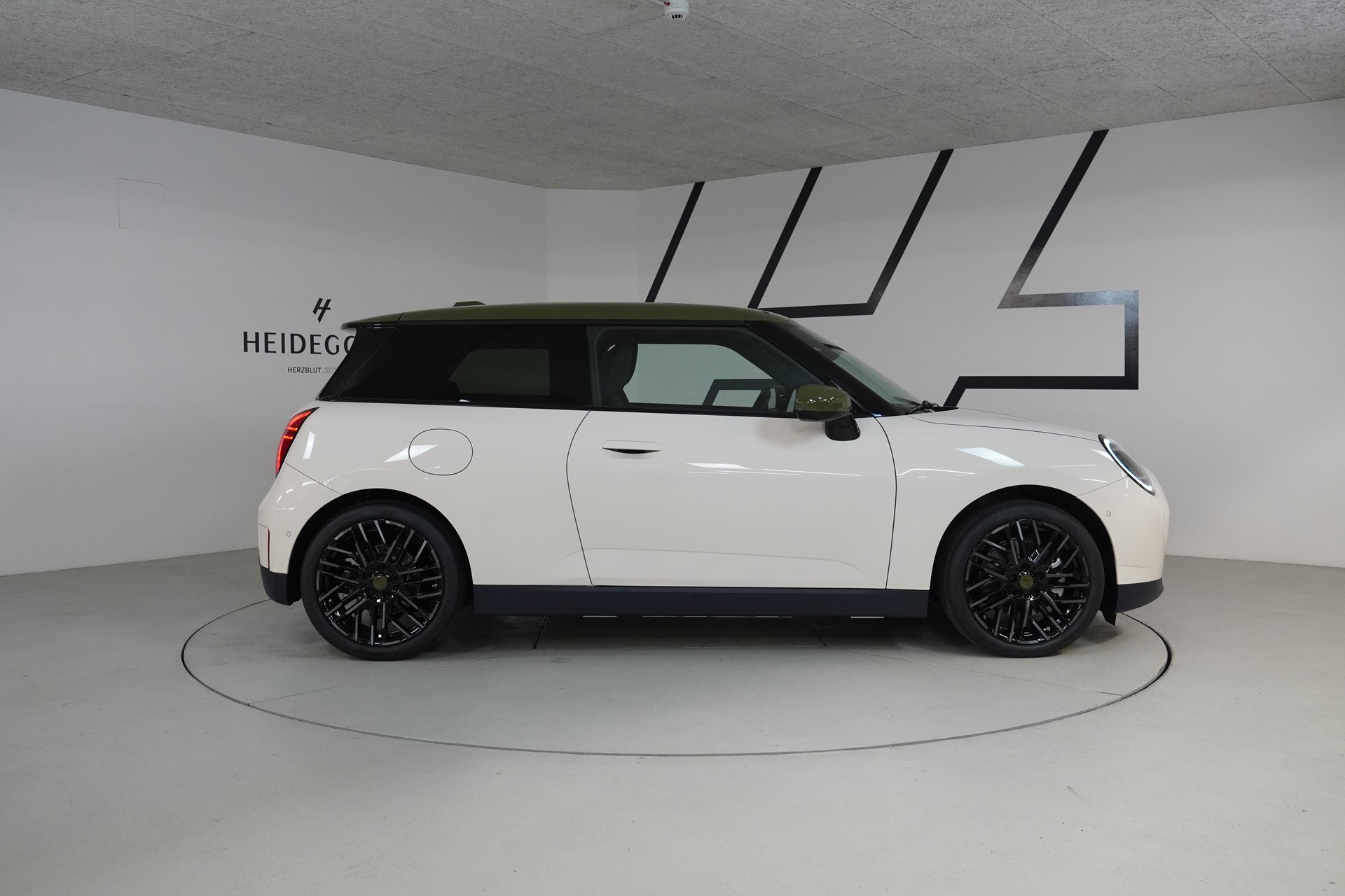 MINI Cooper SE Paul Smith Edition-image-7