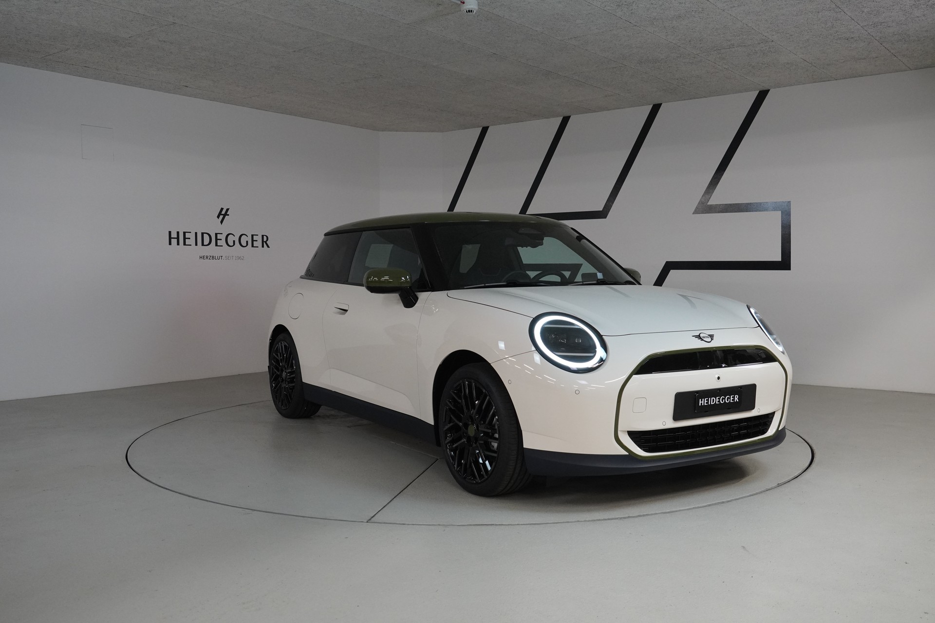 MINI Cooper SE Paul Smith Edition-image-2