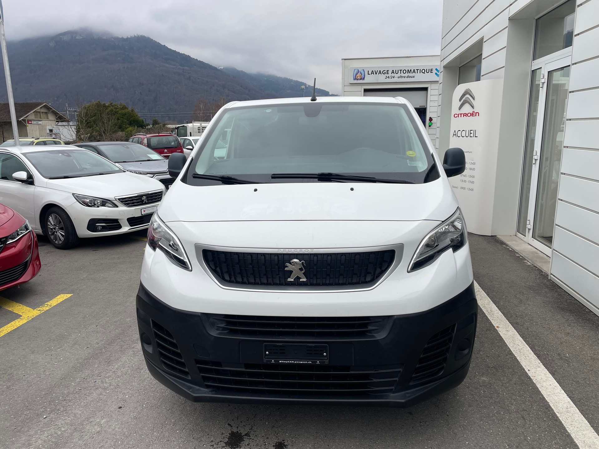 PEUGEOT Expert 1.6 BlueHDi 95 Allure Standard-image-1