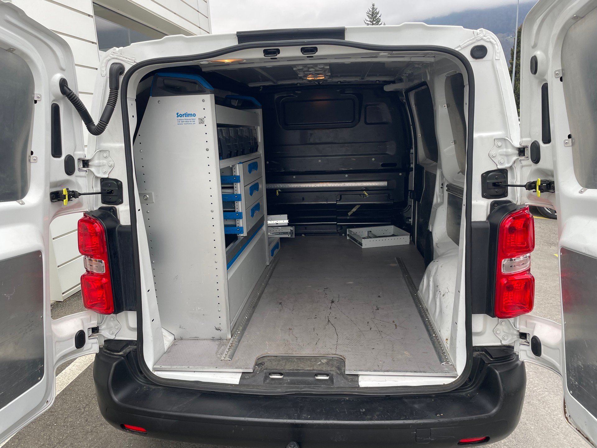 PEUGEOT Expert 1.6 BlueHDi 95 Allure Standard-image-6