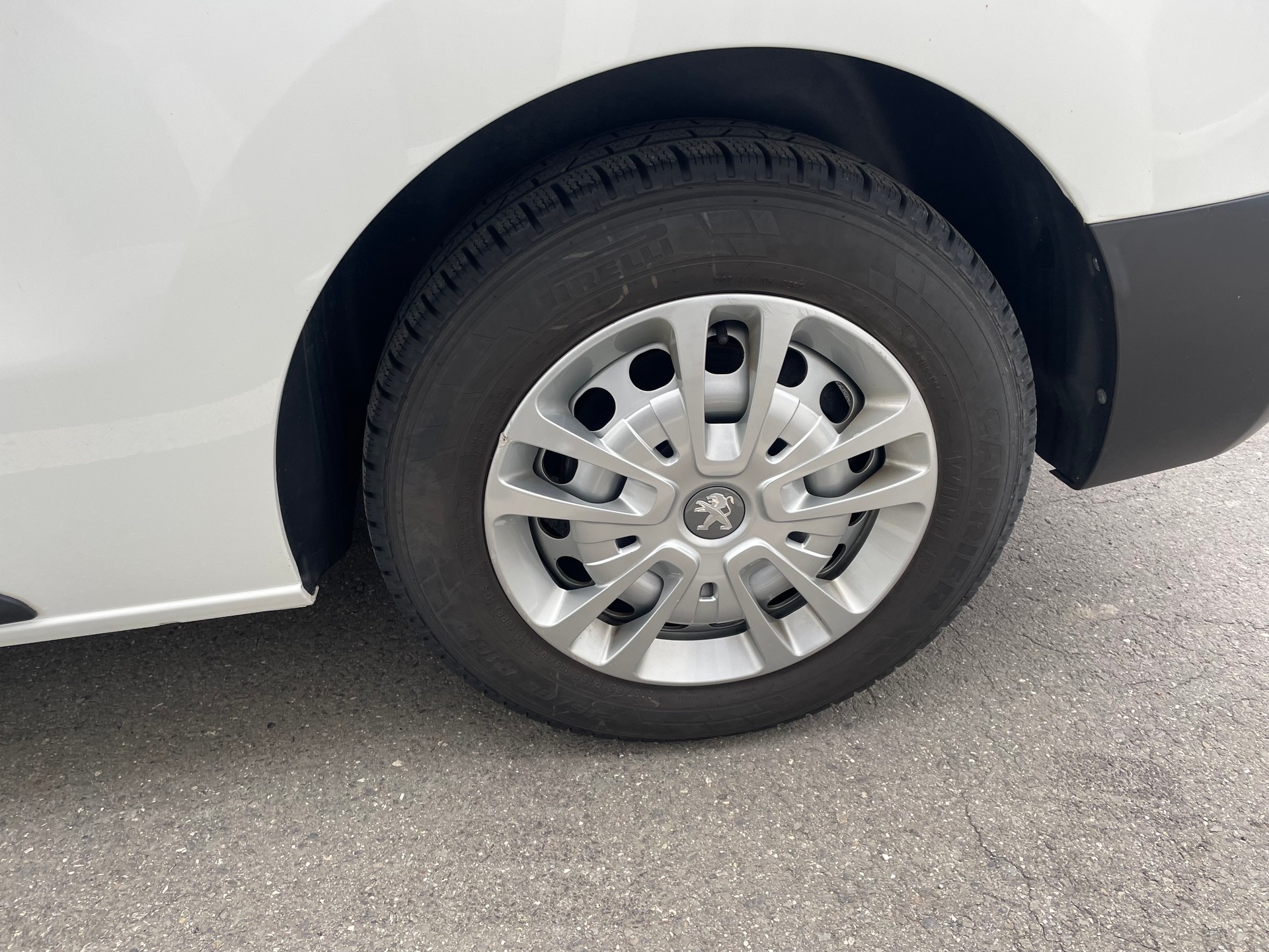 PEUGEOT Expert 1.6 BlueHDi 95 Allure Standard-image-12