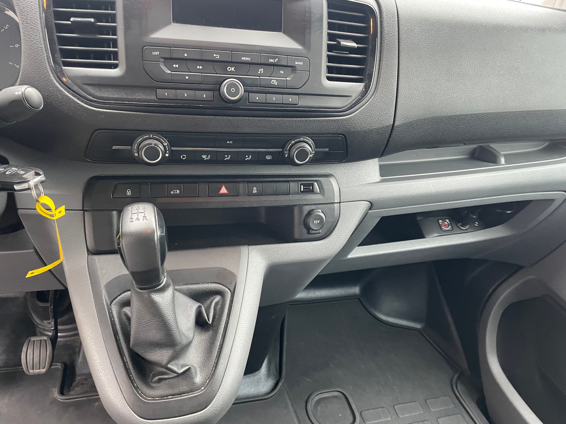 PEUGEOT Expert 1.6 BlueHDi 95 Allure Standard-image-3