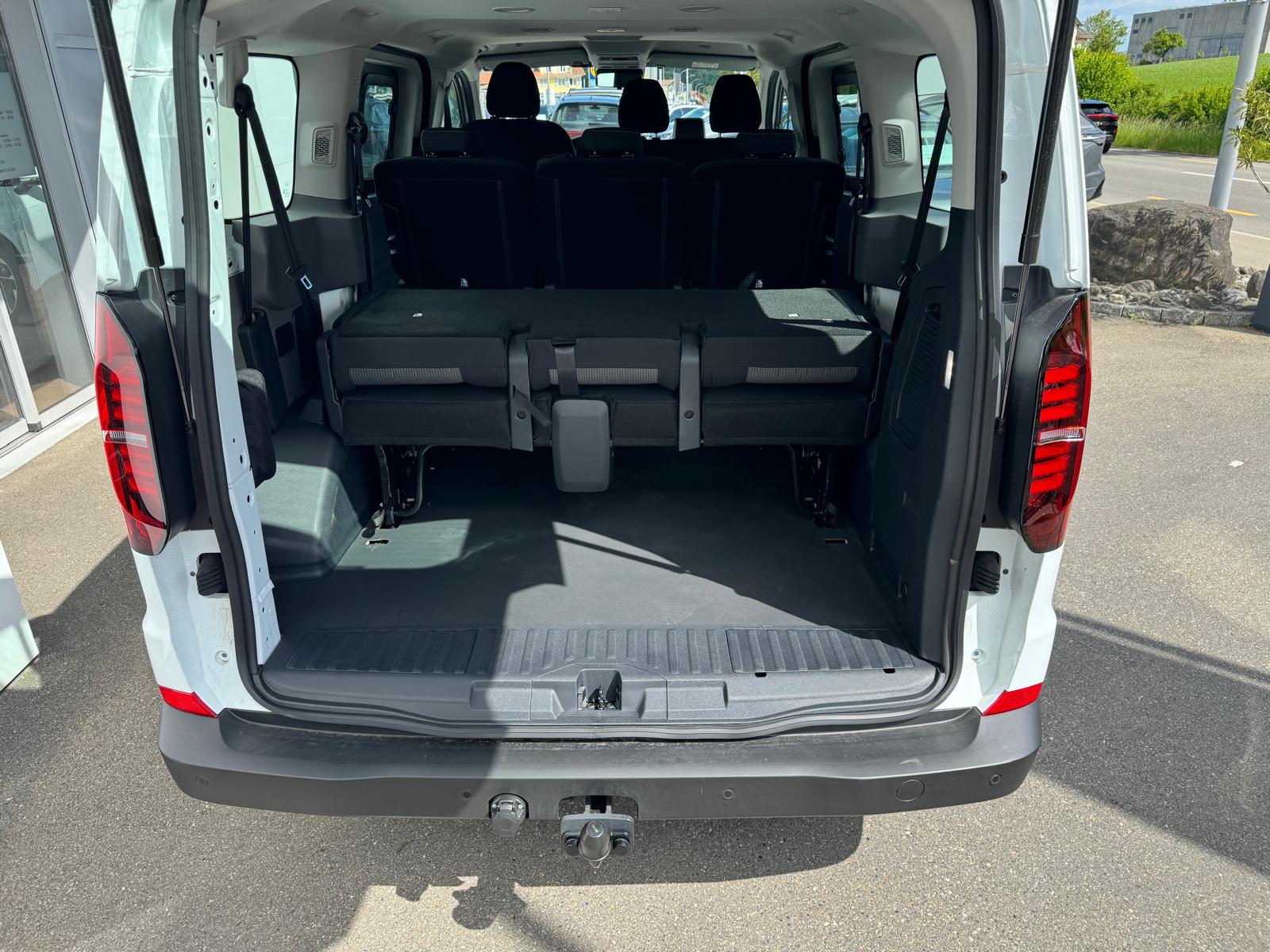 VW Transporter Kombi 2.0 TDI Automat-image-5