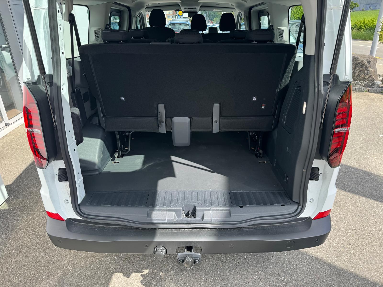 VW Transporter Kombi 2.0 TDI Automat-image-4