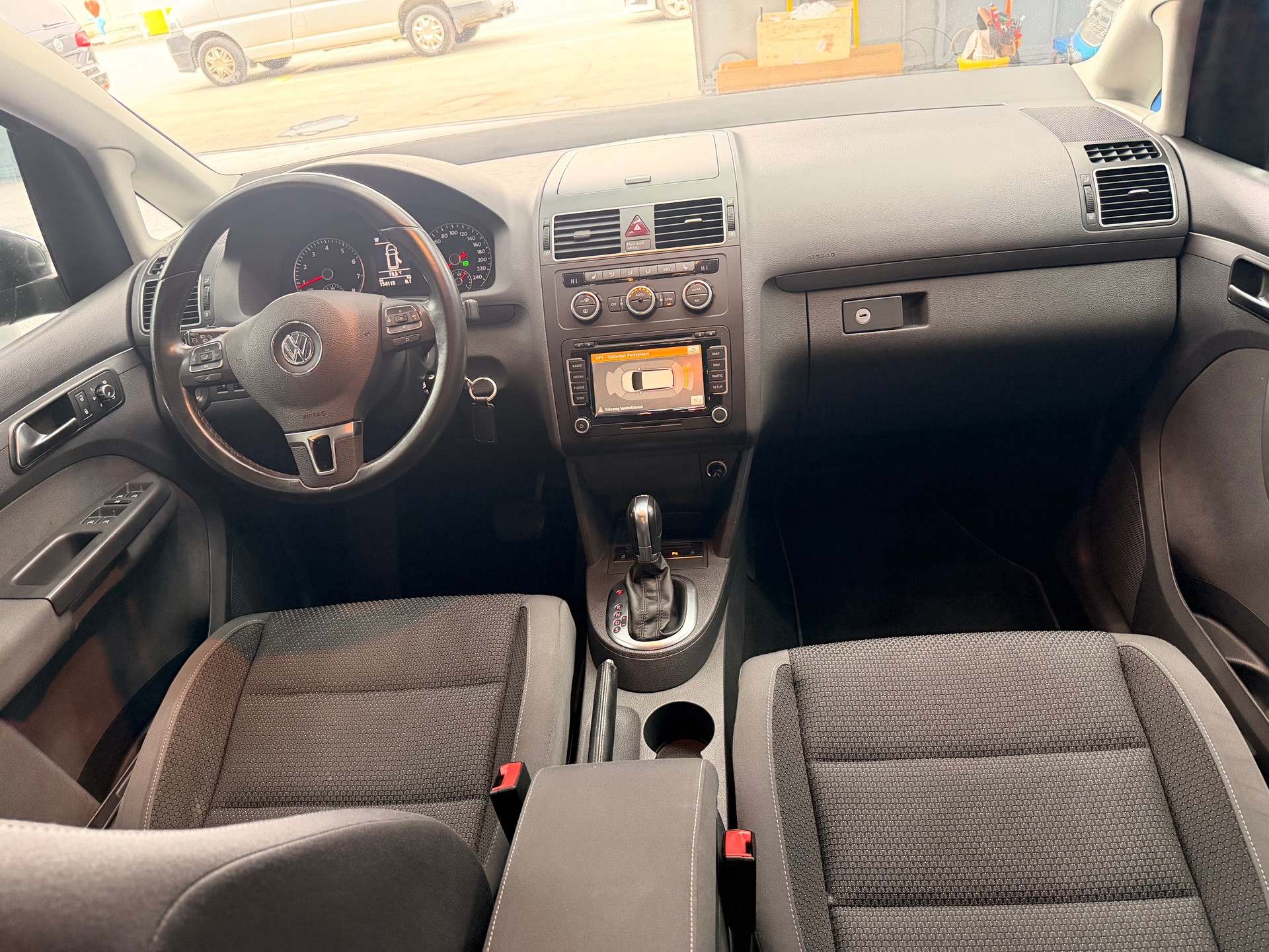 VW Touran 1.4 TSI Team DSG-image-4